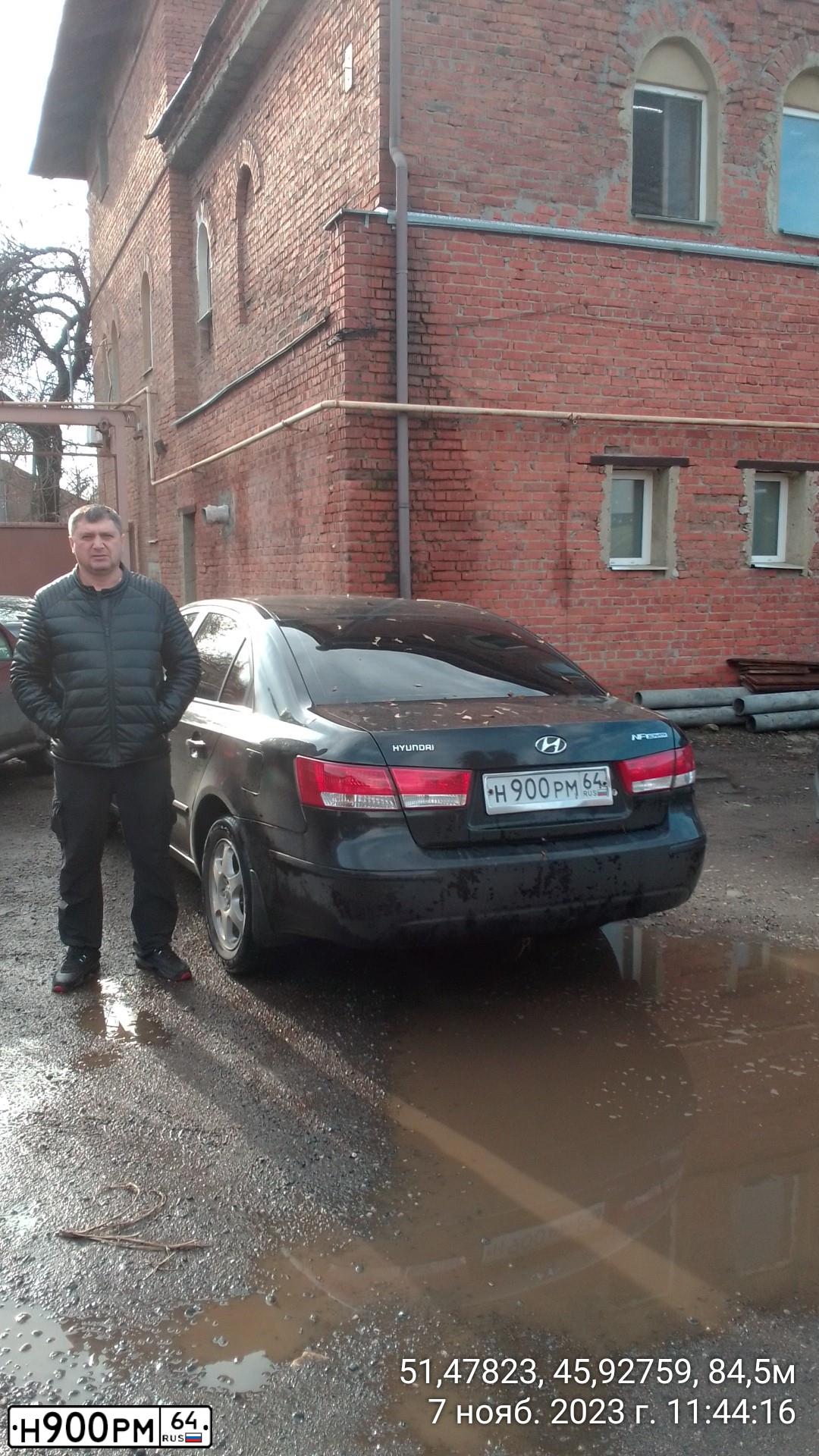 Фото автомобиля NISSAN PRIMERA, 1998 — госномер Н900РМ64. Цвет: СЕРЕБРИСТЫЙ
