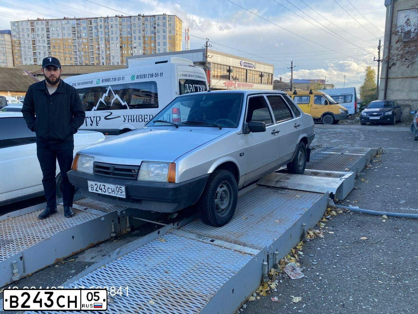 Фото автомобиля LADA 2109 SAMARA, 2004 — госномер В243СН05. Цвет: СВЕТЛО-СЕРЕБРИСТЫЙ МЕТАЛЛ
