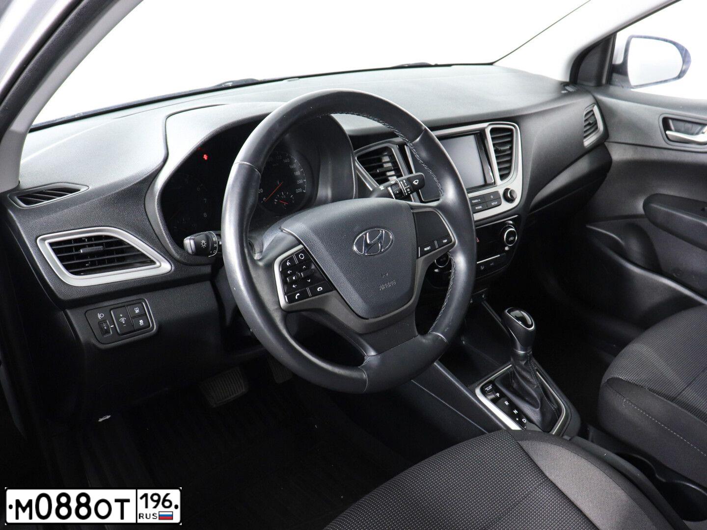 Фото автомобиля HYUNDAI SOLARIS, 2019 — госномер М088ОТ196. Цвет: Коричневый