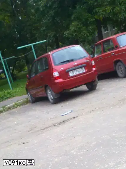 Фото автомобиля LADA 1117 KALINA, 2010 — госномер У091КО33. Цвет: СЕРЕБРИСТО-КРАСНЫЙ