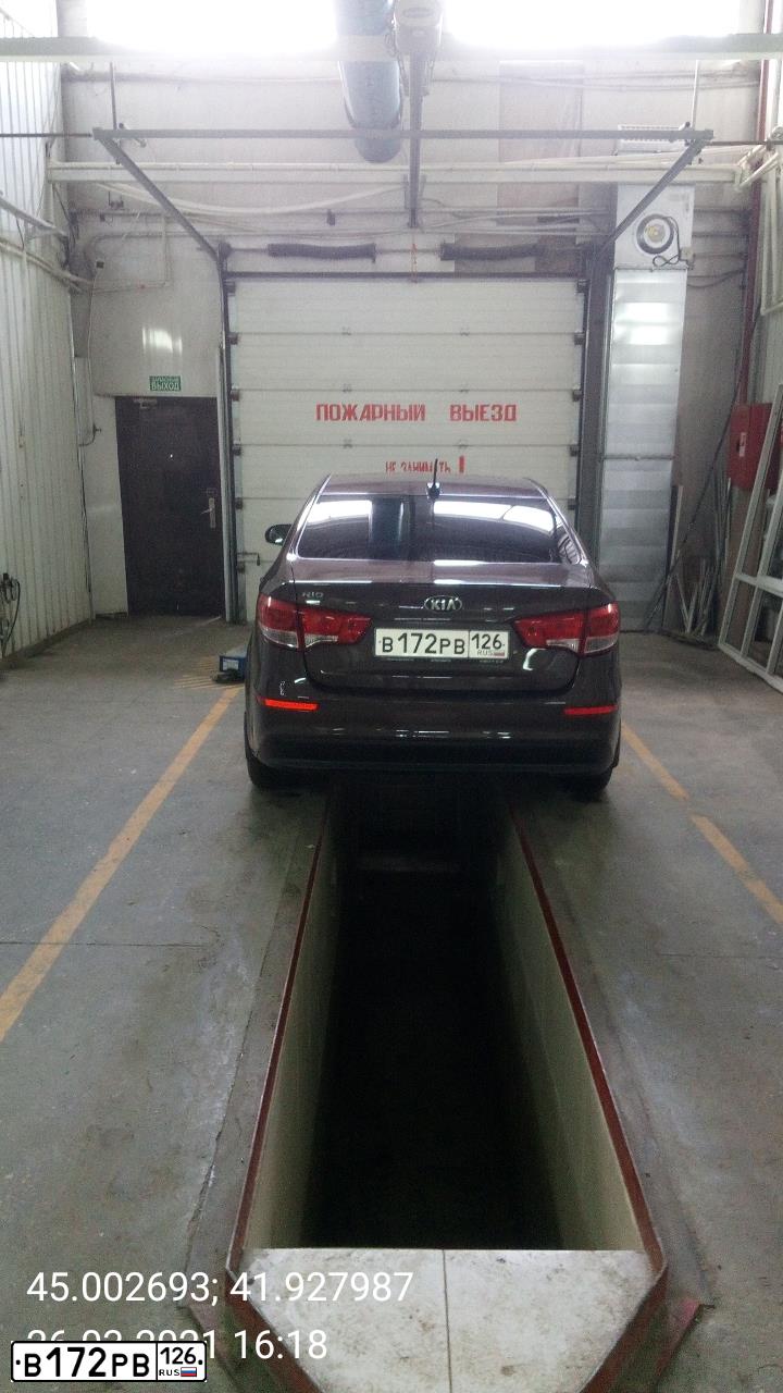 Фото автомобиля KIA RIO, 2017 — госномер В172РВ126. Цвет: Коричневый