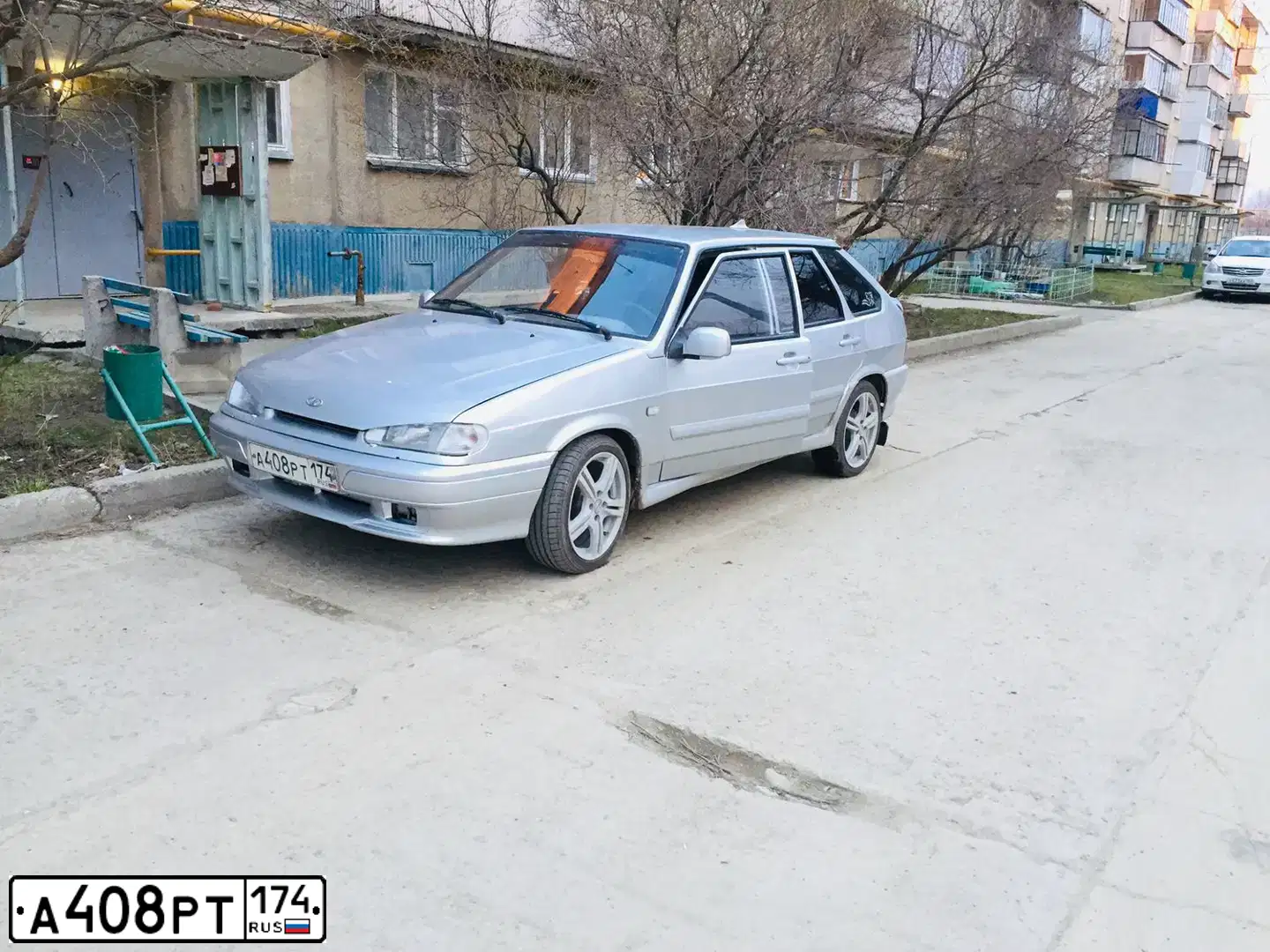Фото автомобиля LADA 2114 SAMARA, 2011 — госномер К260ВХ774. Цвет: Серебристый