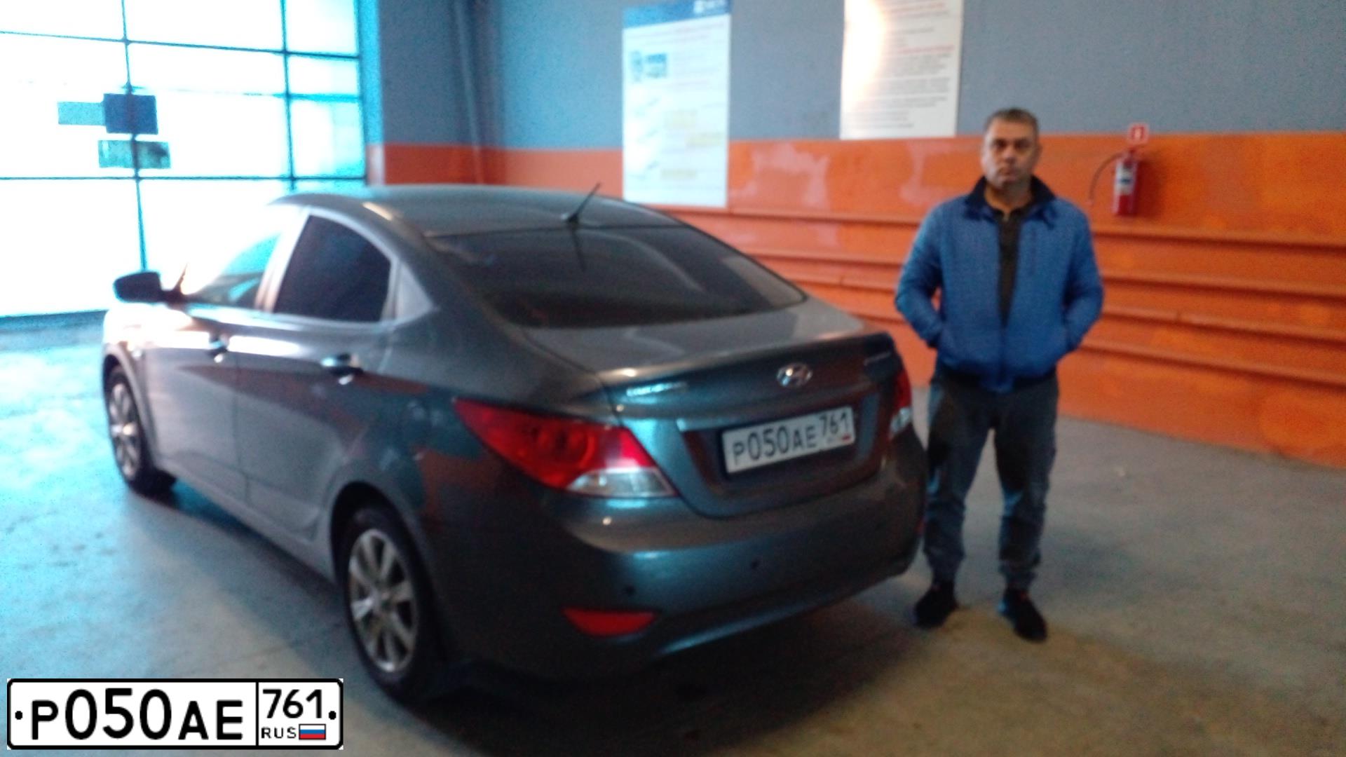 Фото автомобиля HYUNDAI SOLARIS, 2012 — госномер Р050АЕ761. Цвет: ЧЕРНО-СЕРЫЙ