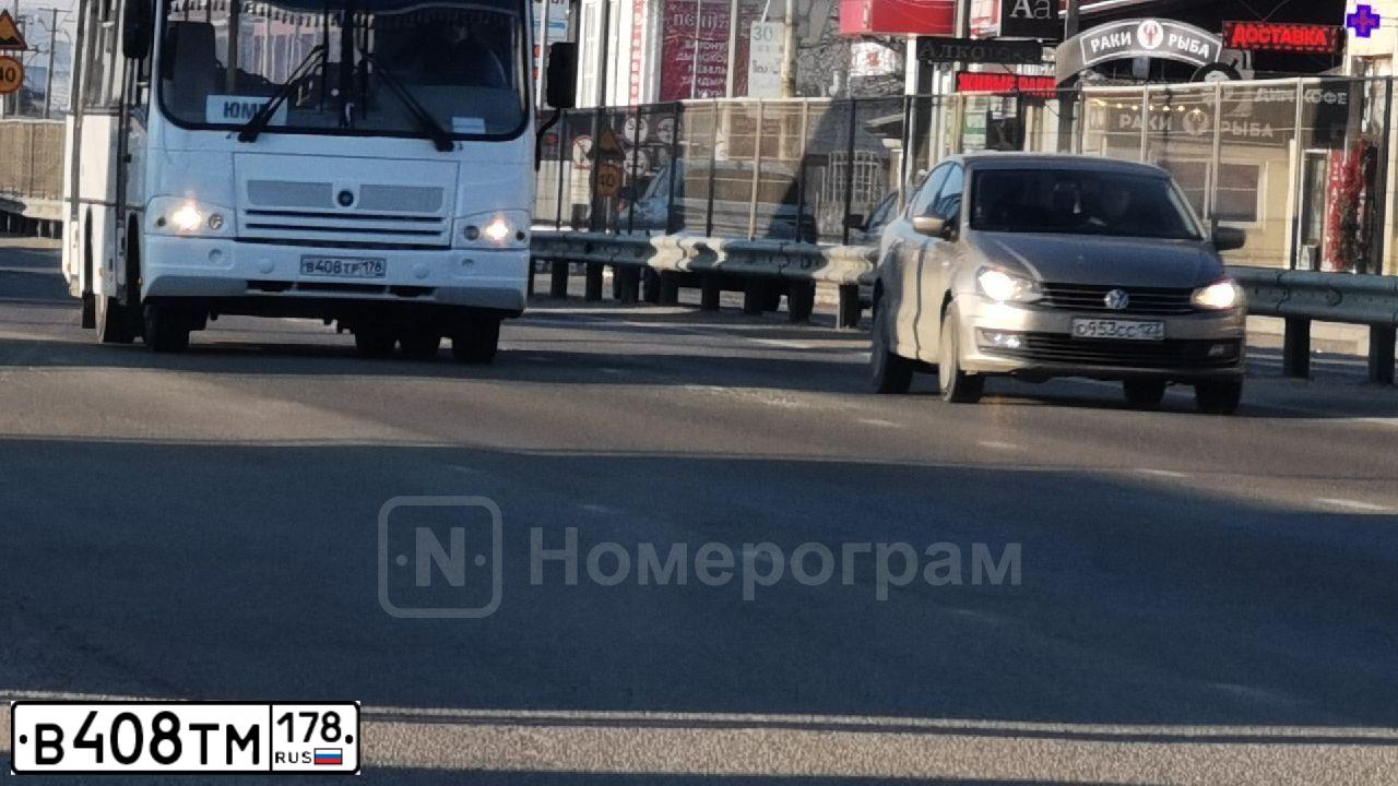 Фото автомобиля UAZ 3163 PATRIOT, 2014 — госномер В408ТМ178. Цвет: АВАНТЮРИН МЕТАЛЛИК