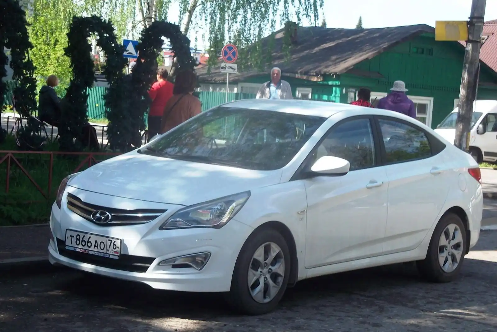 Фото автомобиля HYUNDAI SOLARIS, 2015 — госномер Т866АО76. Цвет: БЕЛЫЙ