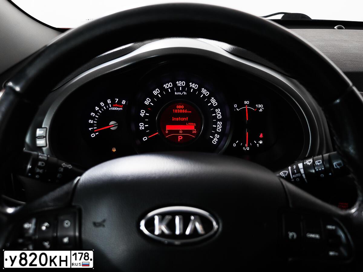 Фото автомобиля KIA SPORTAGE, 2011 — госномер Е117ВХ147. Цвет: ОРАНЖЕВЫЙ