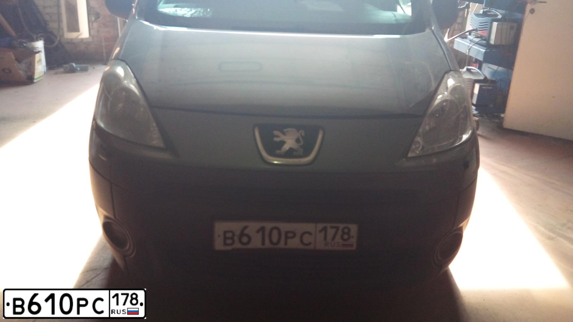 Фото автомобиля PEUGEOT PARTNER, 2010 — госномер В610РС178. Цвет: СЕРЫЙ