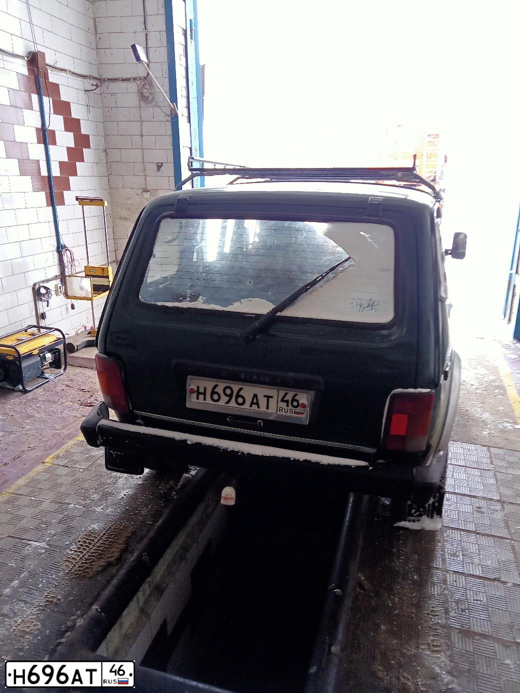 Фото автомобиля LADA 2131 NIVA, 1997 — госномер Н696АТ46. Цвет: ЗЕЛЕНЫЙ САД