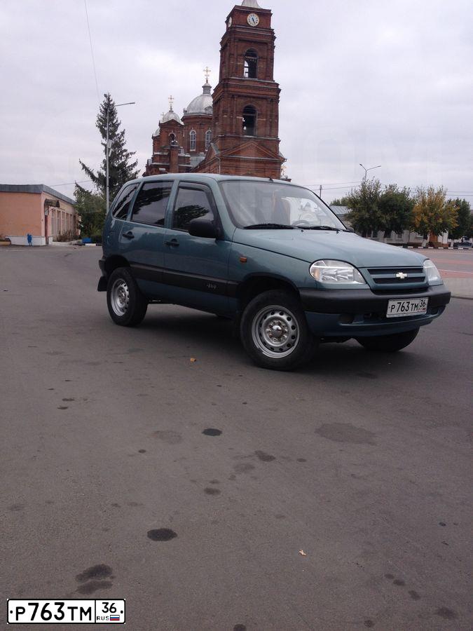Фото автомобиля CHEVROLET NIVA, 2006 — госномер О090МО36. Цвет: СЕРО-ЗЕЛЕНЫЙ МЕТАЛЛИК