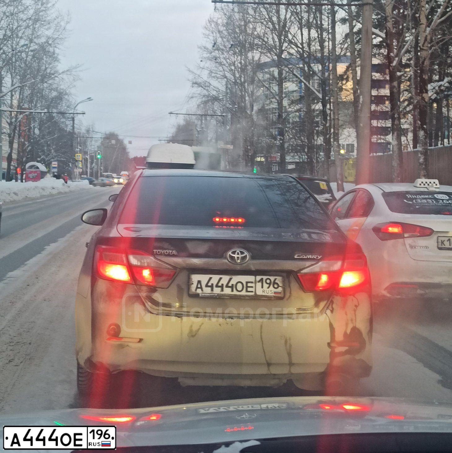 Фото автомобиля TOYOTA CAMRY, 2013 — госномер А444ОЕ196. Цвет: ЧЕРНЫЙ