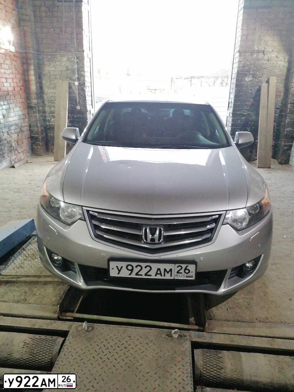 Фото автомобиля HONDA ACCORD, 2008 — госномер У922АМ26. Цвет: Серебристый