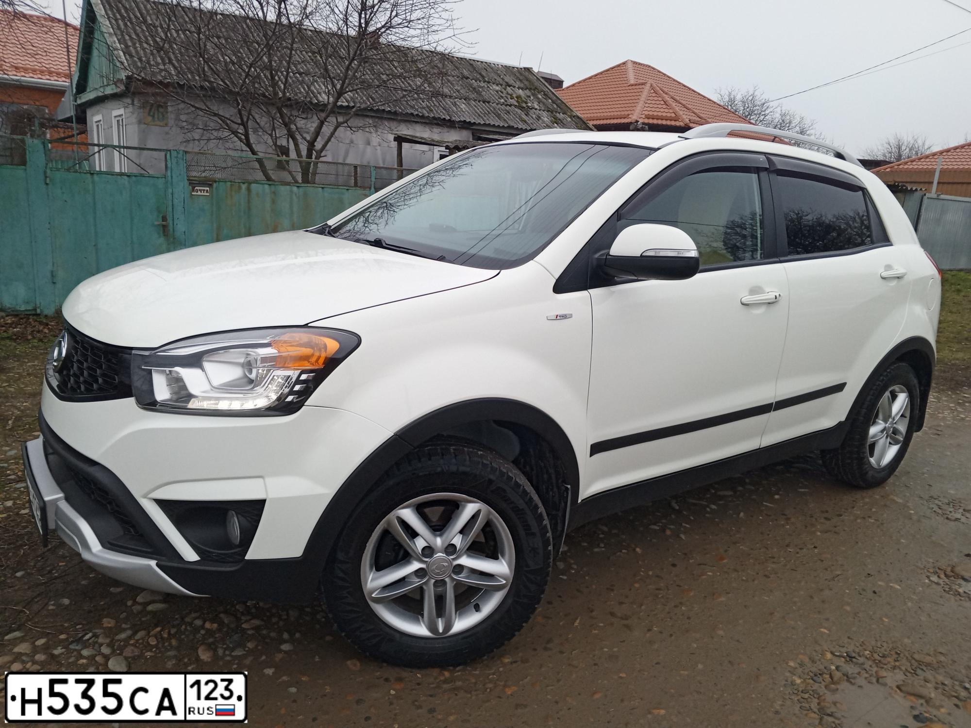 Фото автомобиля SSANGYONG ACTYON, 2013 — госномер Н535СА123. Цвет: БЕЛЫЙ