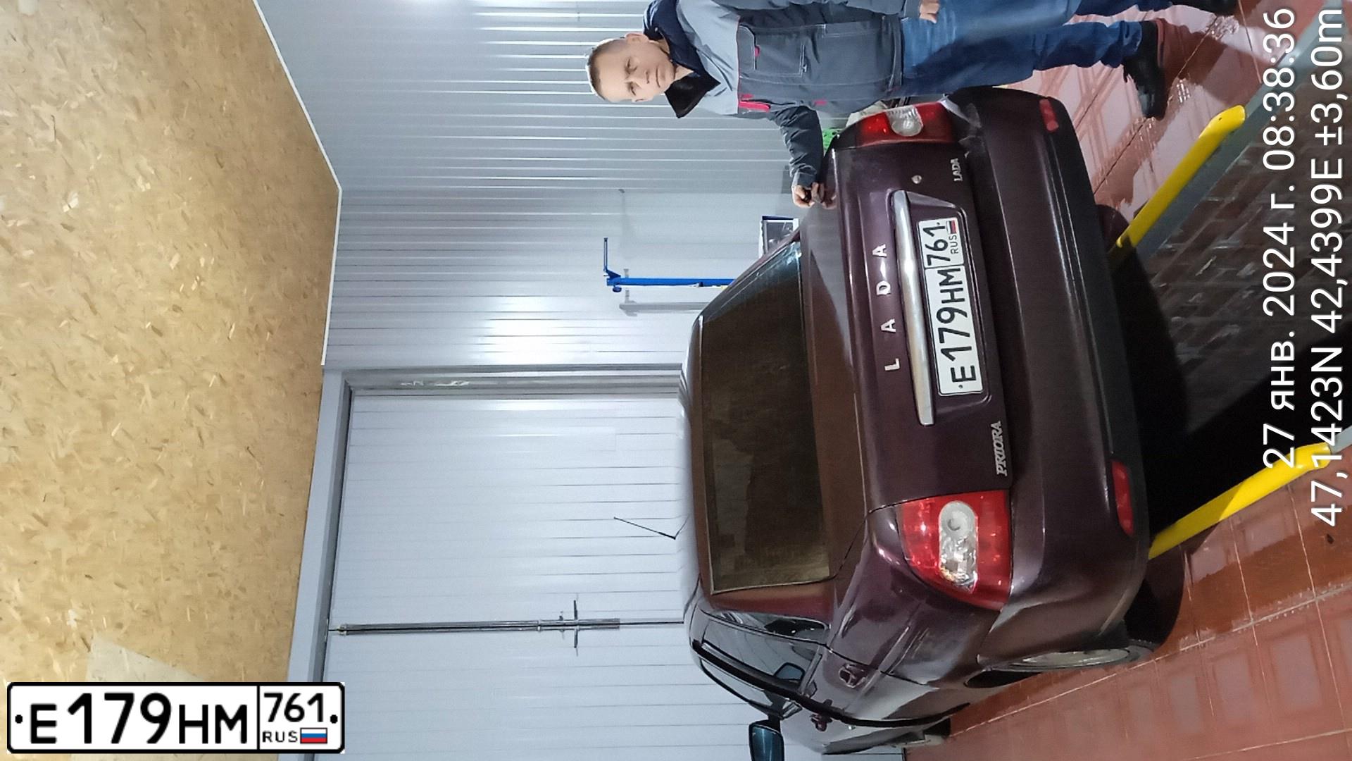 Фото автомобиля LADA 2170 PRIORA, 2011 — госномер Е179НМ761. Цвет: ТЕМНО ВИШНЕВЫЙ