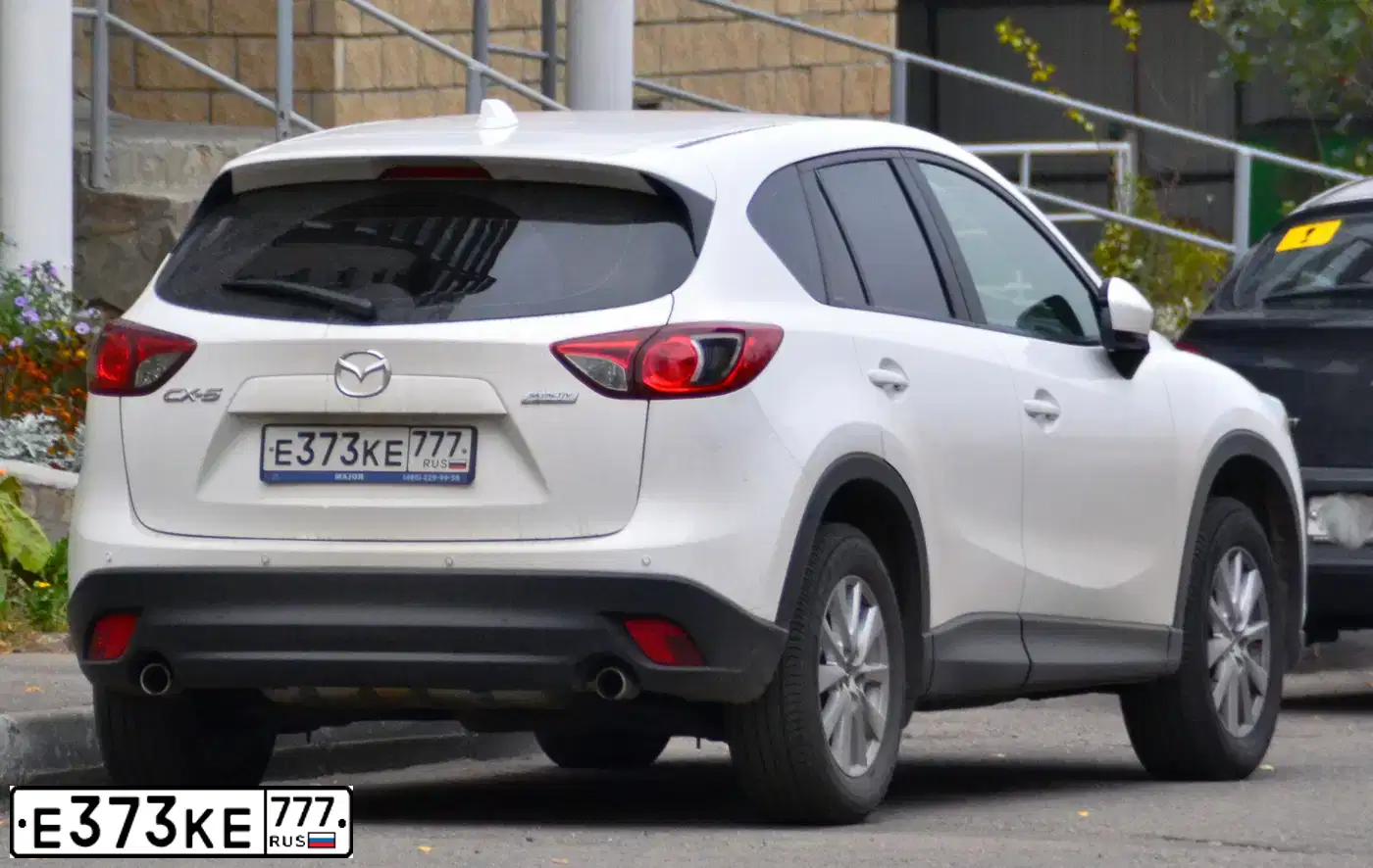 Фото автомобиля MAZDA CX-5, 2014 — госномер Е373КЕ777. Цвет: БЕЛЫЙ