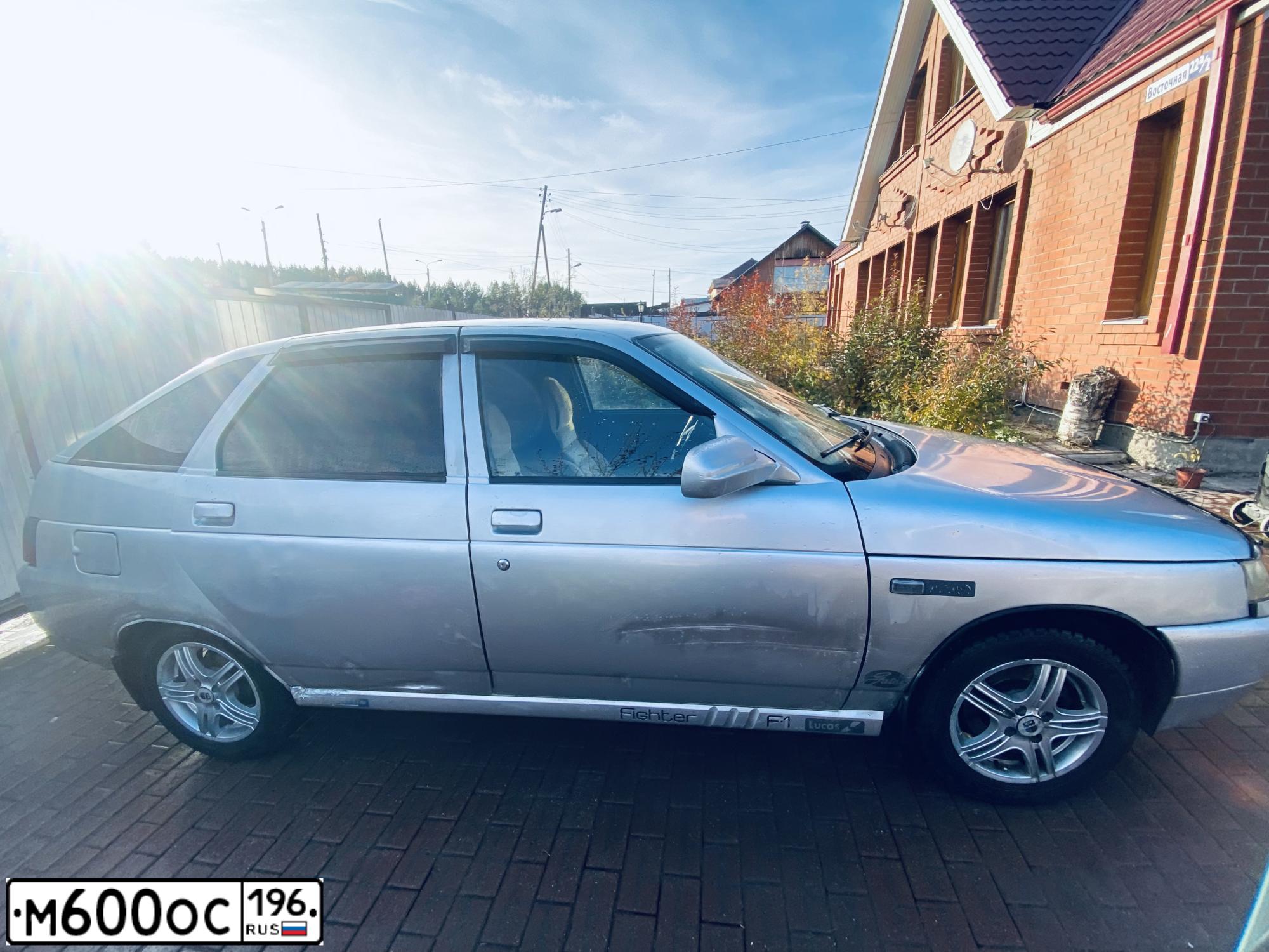 Фото автомобиля LADA 2112, 2004 — госномер С407СВ196. Цвет: СВЕТЛО СЕРЕБР МЕТАЛЛ