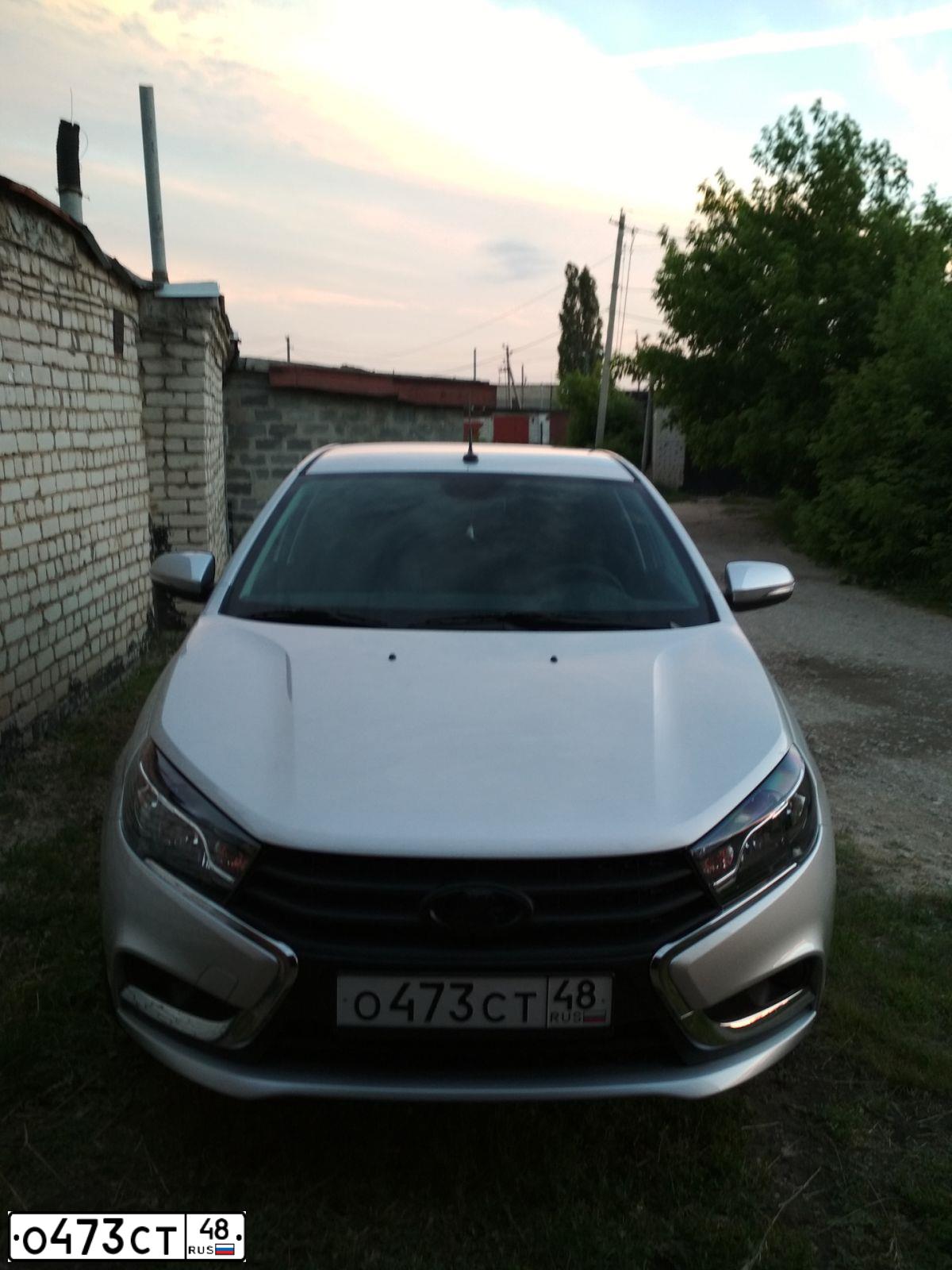 Фото автомобиля LADA VESTA, 2018 — госномер О473СТ48. Цвет: Серебристый