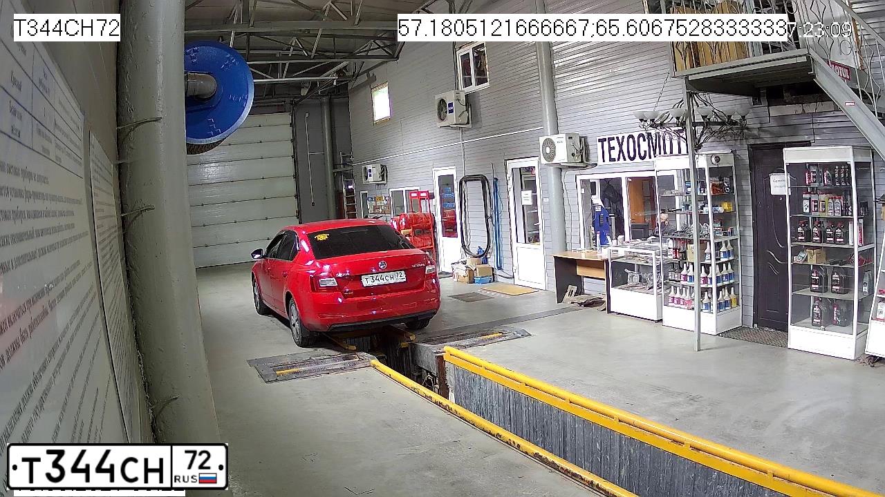 Фото автомобиля SKODA OCTAVIA, 2014 — госномер Т344СН72. Цвет: Красный