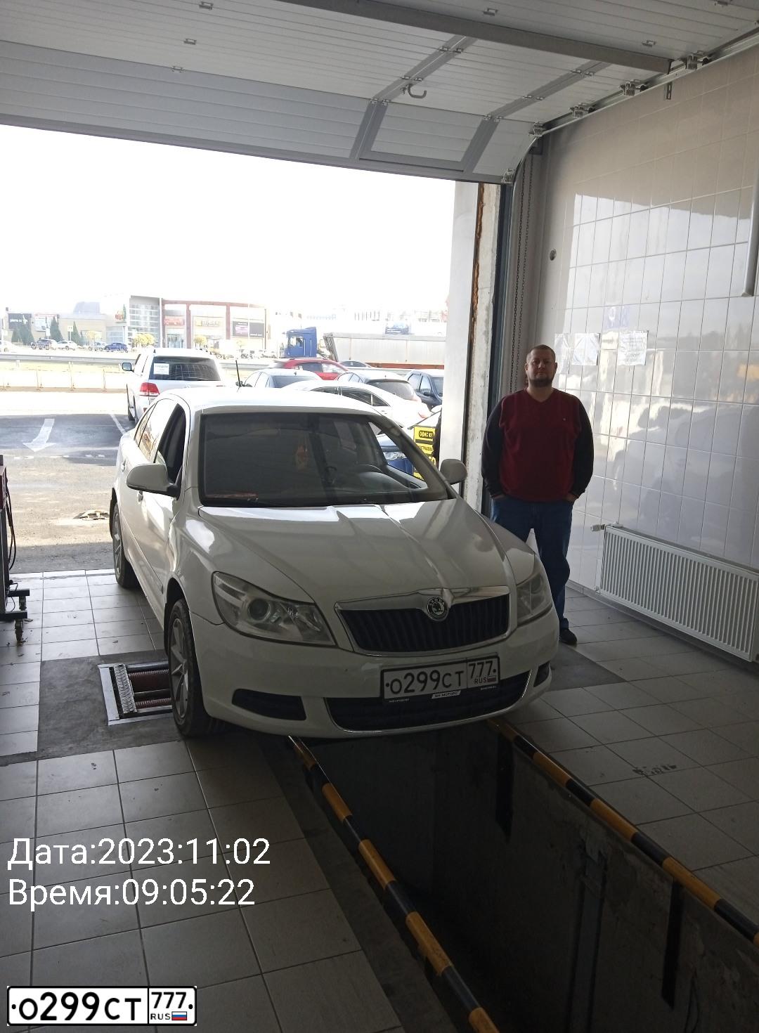 Фото автомобиля SKODA OCTAVIA, 2013 — госномер М382ТТ82. Цвет: Белый