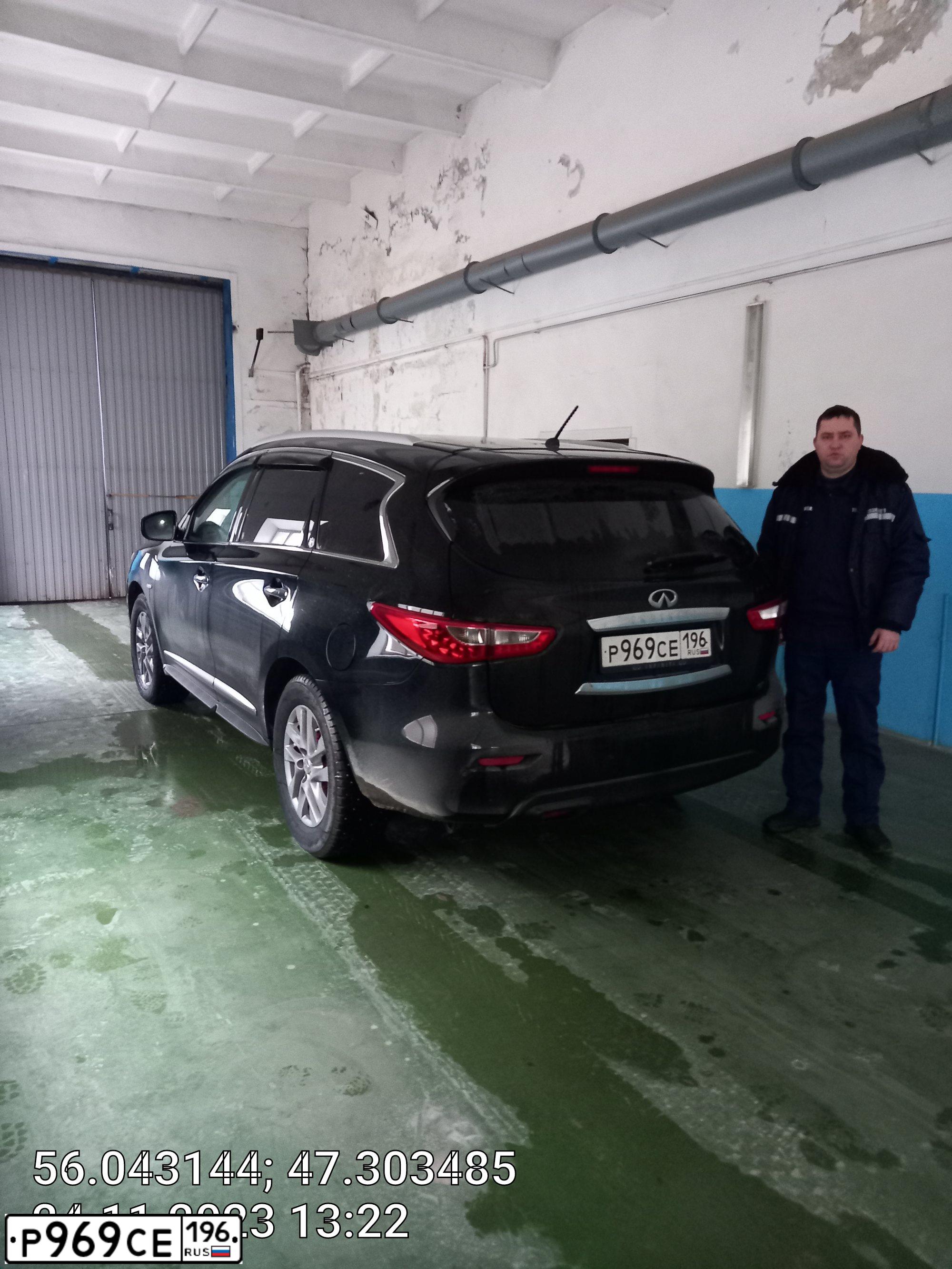 Фото автомобиля INFINITI JX35, 2012 — госномер М437РТ21. Цвет: ЧЕРНЫЙ