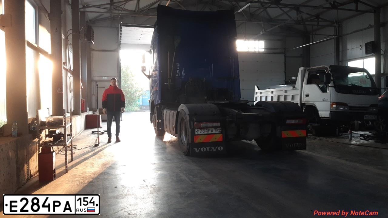 Фото автомобиля VOLVO SERIE FH /4X2/, 2016 — госномер Е284РА154. Цвет: синий