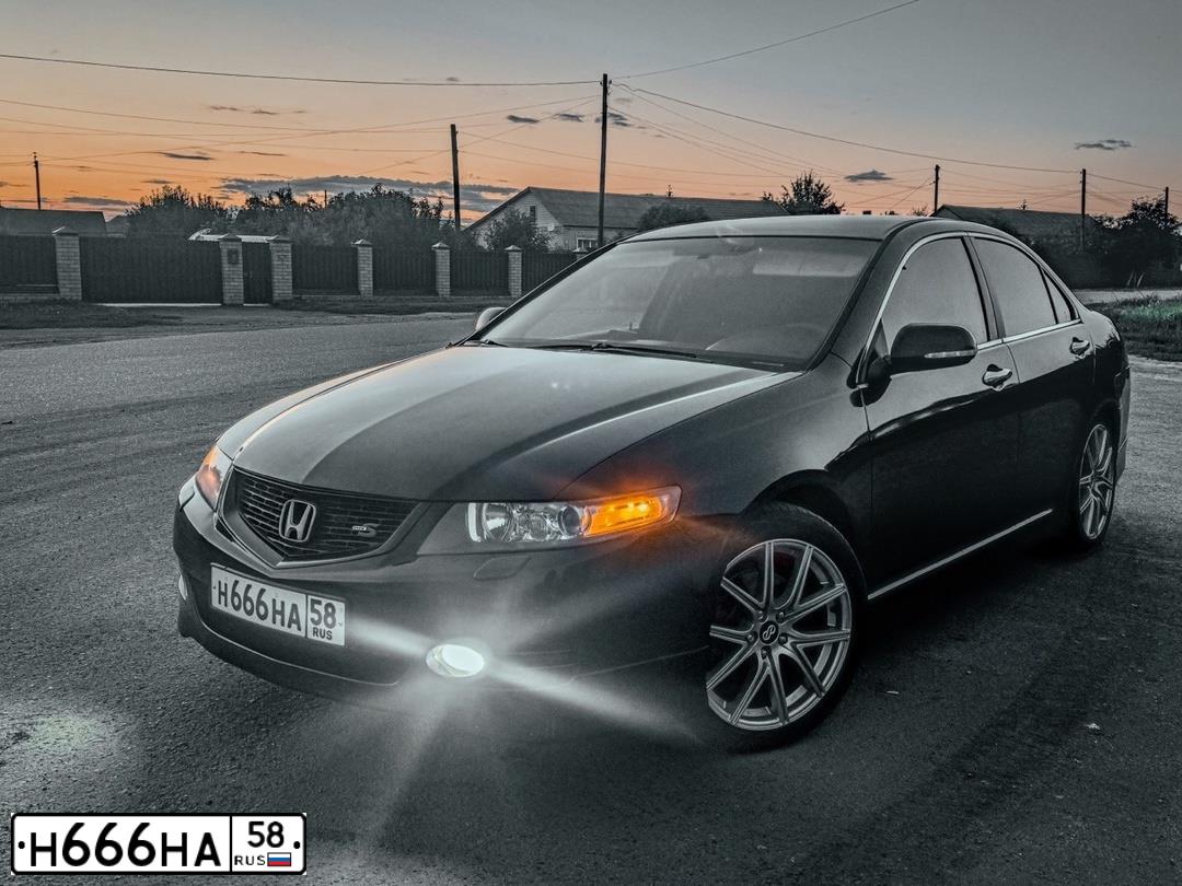 Фото автомобиля MITSUBISHI OUTLANDER, 2004 — госномер К104ОМ13. Цвет: СЕРЫЙ