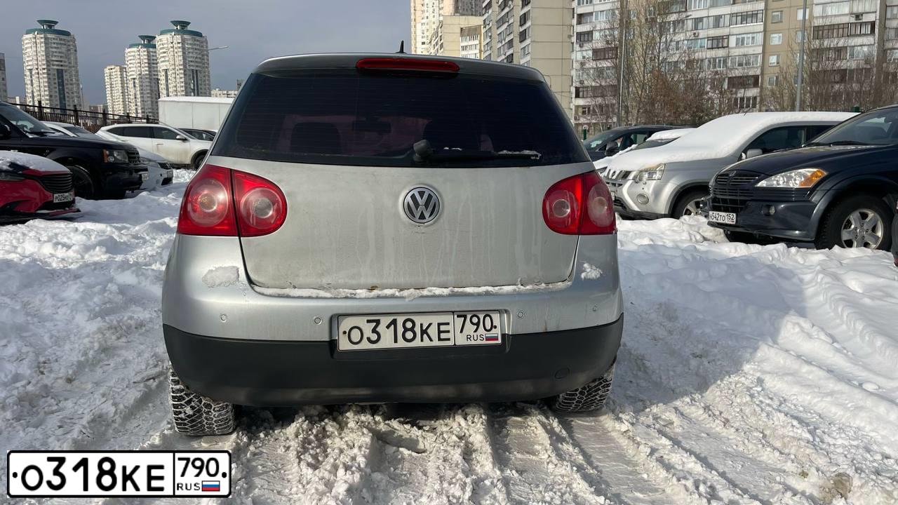 Фото автомобиля VOLKSWAGEN GOLF, 2004 — госномер Н256РН82. Цвет: СЕРЕБРИСТЫЙ
