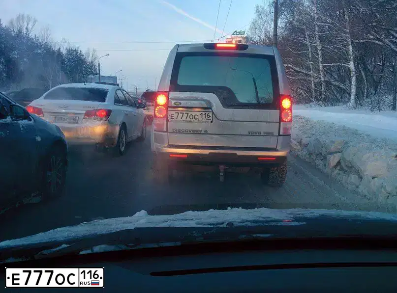 Фото автомобиля LANDROVER DISCOVERY, 2009 — госномер Е777ОС116. Цвет: СЕРЕБРИСТЫЙ