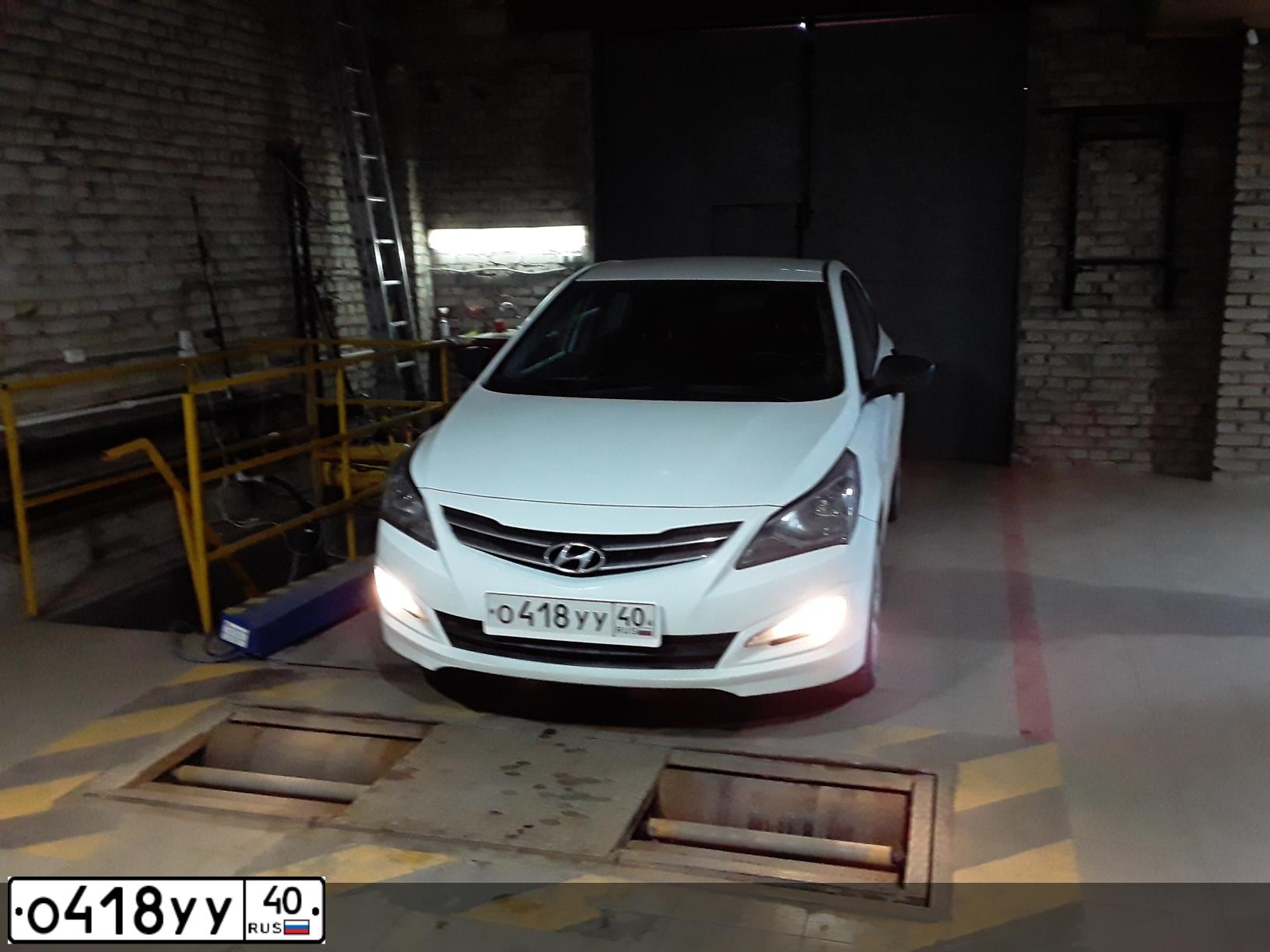 Фото автомобиля HYUNDAI SOLARIS, 2016 — госномер О418УУ40. Цвет: Белый