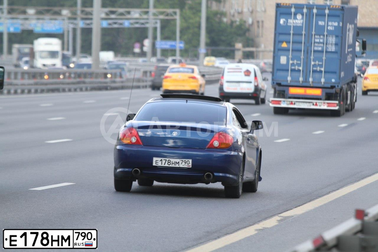 Фото автомобиля HYUNDAI TIBURON, 2002 — госномер У006ТТ33. Цвет: СИНИЙ МЕТАЛЛИК