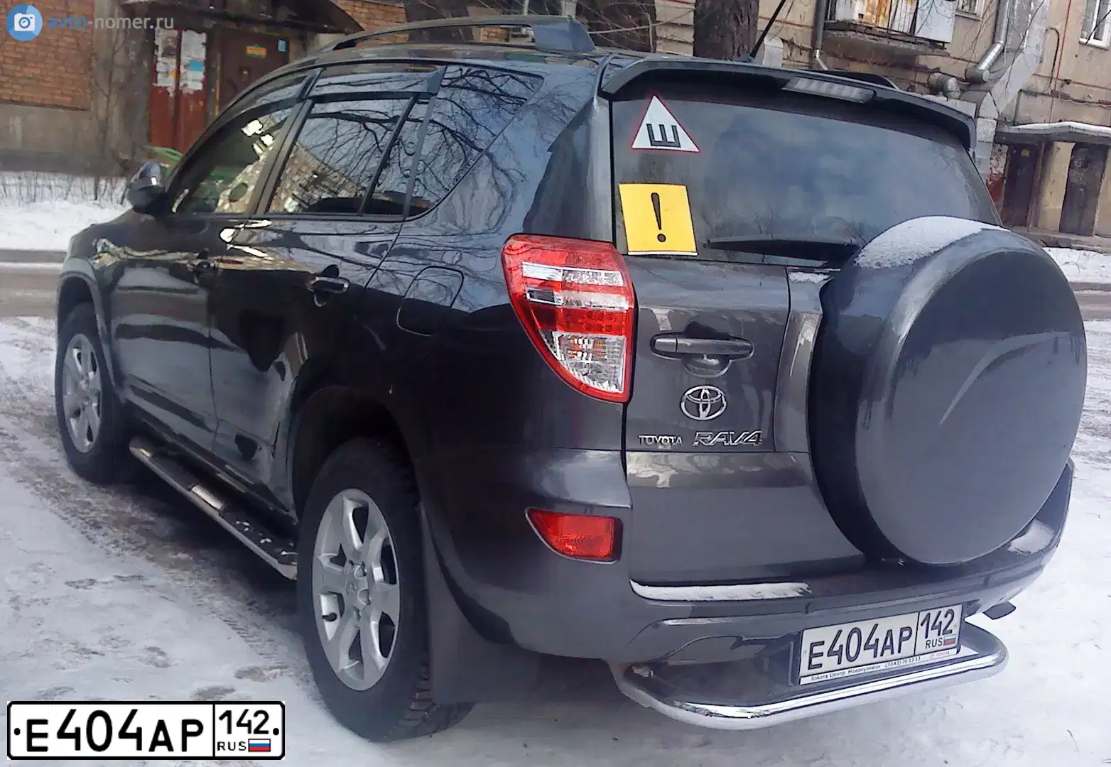 Фото автомобиля TOYOTA RAV4, 2011 — госномер Р808АУ774. Цвет: СЕРЫЙ