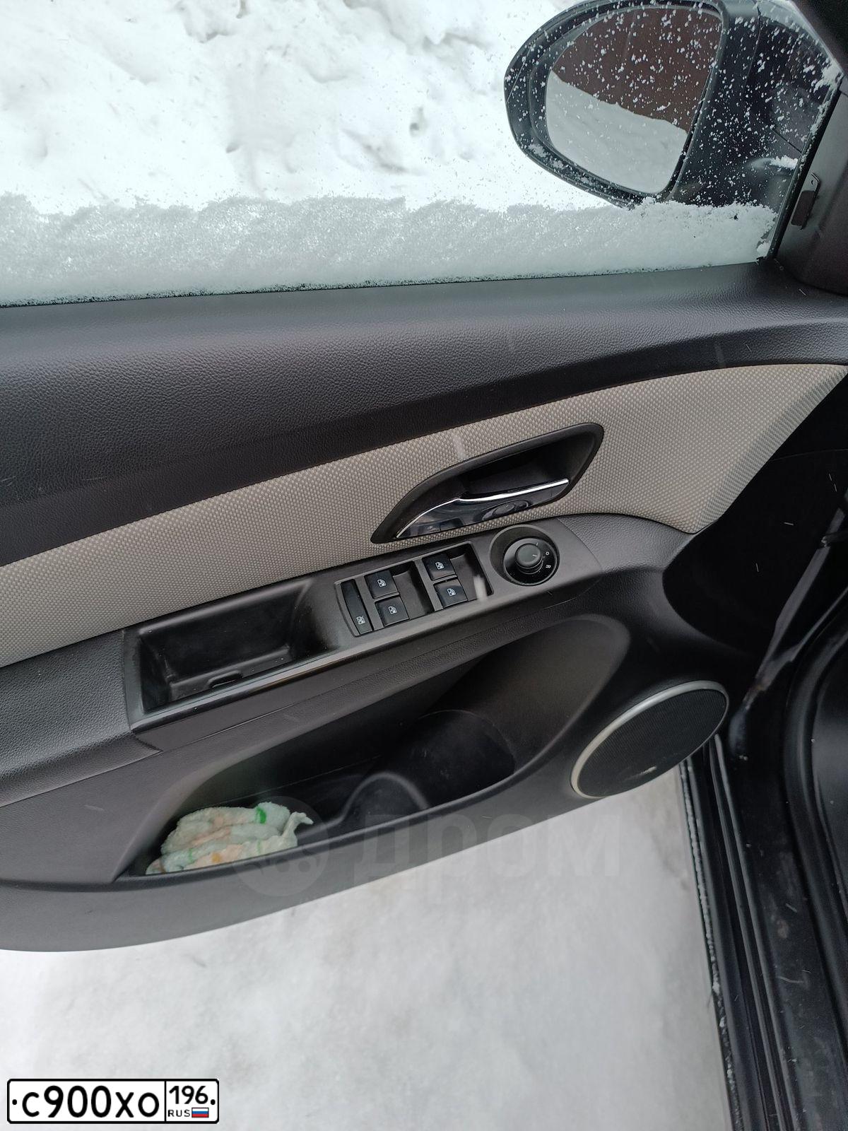 Фото автомобиля CHEVROLET CRUZE, 2012 — госномер Т315МР196. Цвет: ЧЕРНЫЙ