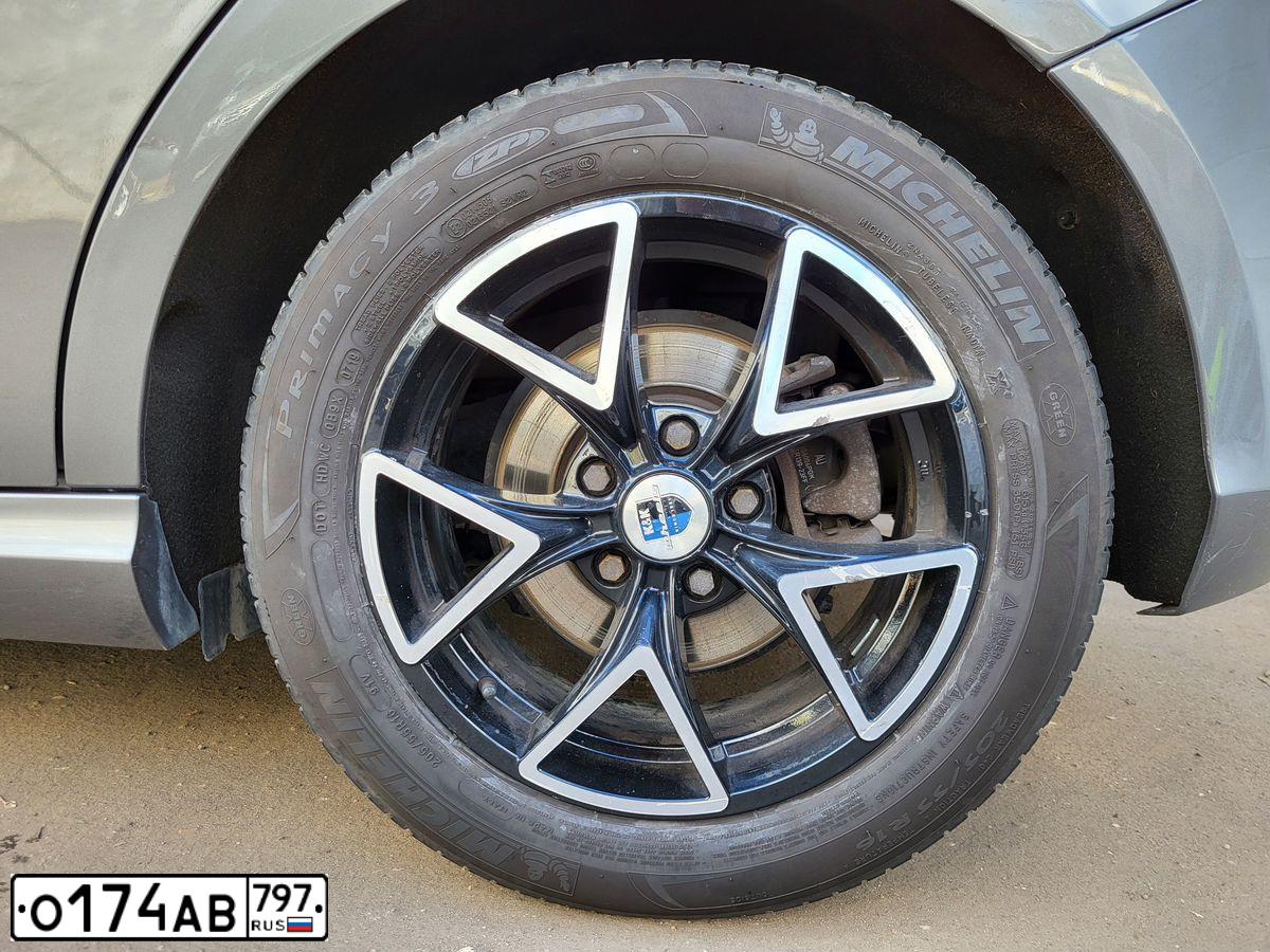Фото автомобиля MERCEDES A-KLASSE, 2015 — госномер А932КС977. Цвет: СЕРЫЙ