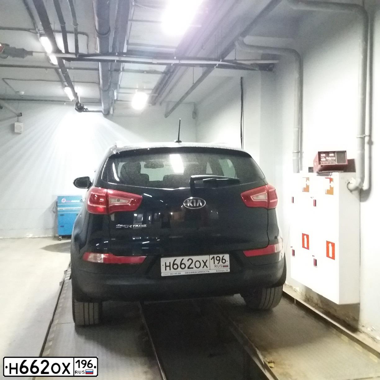 Фото автомобиля KIA SPORTAGE, 2013 — госномер Н662ОХ196. Цвет: ЧЕРНЫЙ