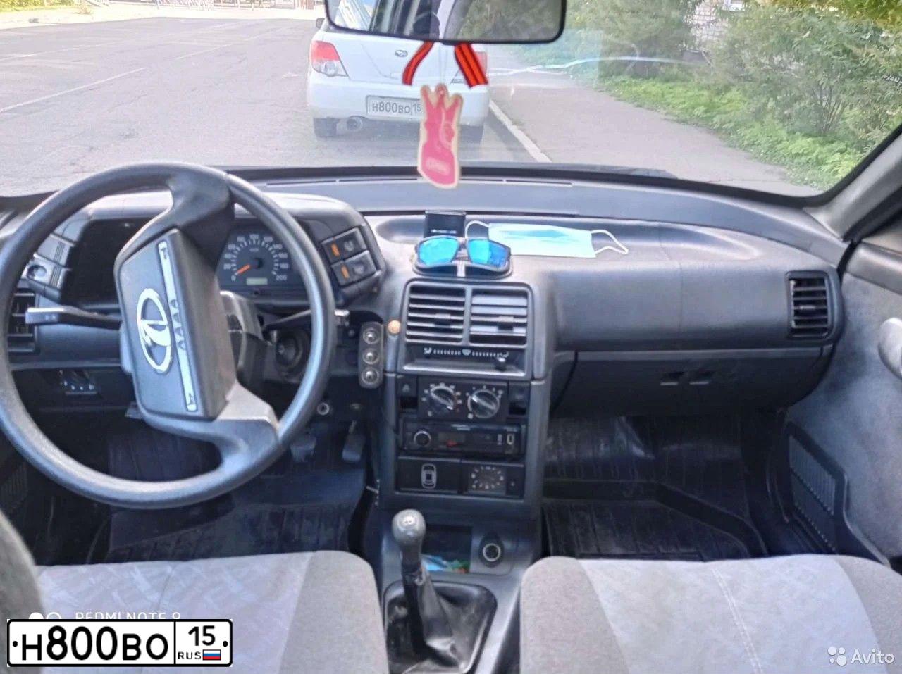 Фото автомобиля HYUNDAI SANTA FE, 2010 — госномер Н880НР15. Цвет: синий