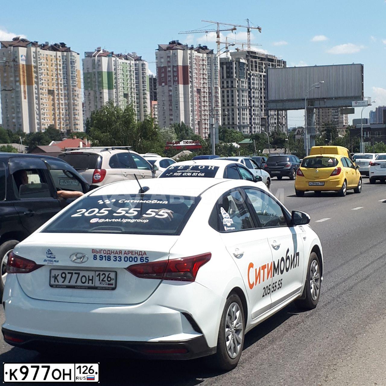 Фото автомобиля HYUNDAI SOLARIS, 2020 — госномер К977ОН126. Цвет: Белый