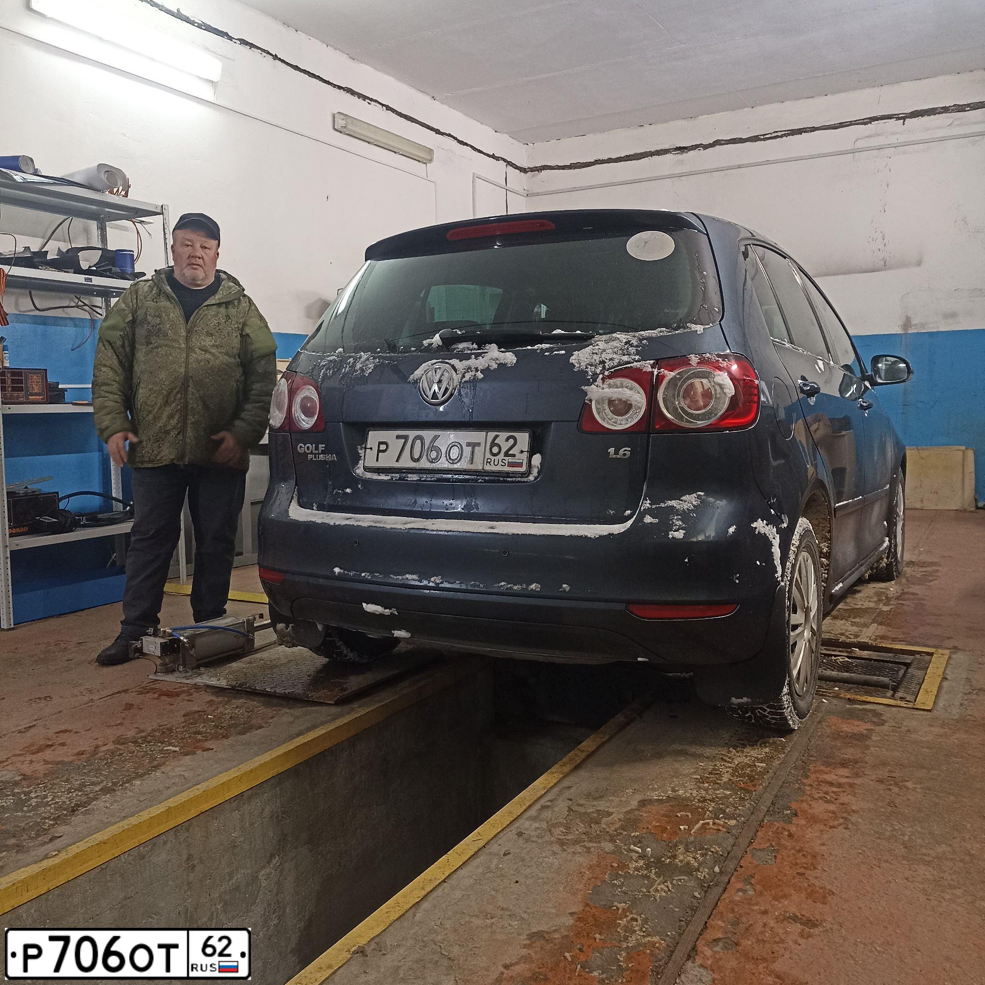 Фото автомобиля VOLKSWAGEN GOLF PLUS, 2011 — госномер Р706ОТ62. Цвет: СЕРО-СИНИЙ
