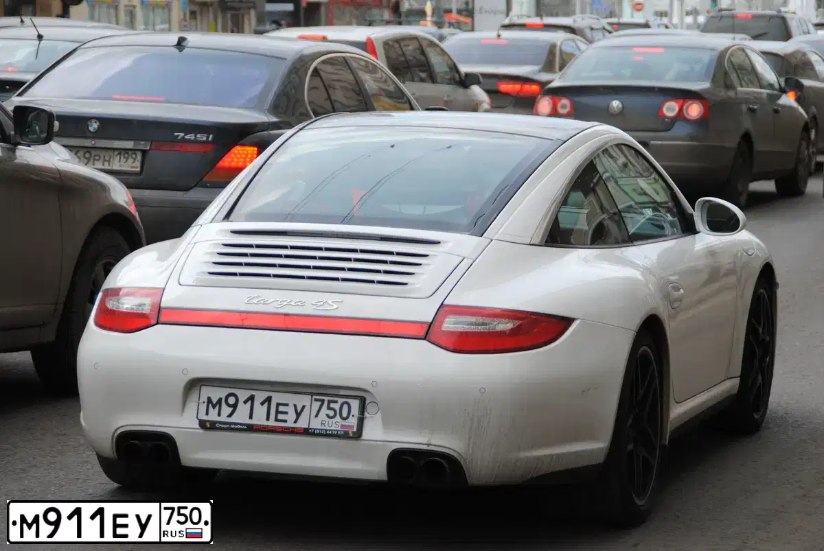Фото автомобиля PORSCHE 911 CARRERA, 2008 — госномер Х911НВ98. Цвет: БЕЛЫЙ