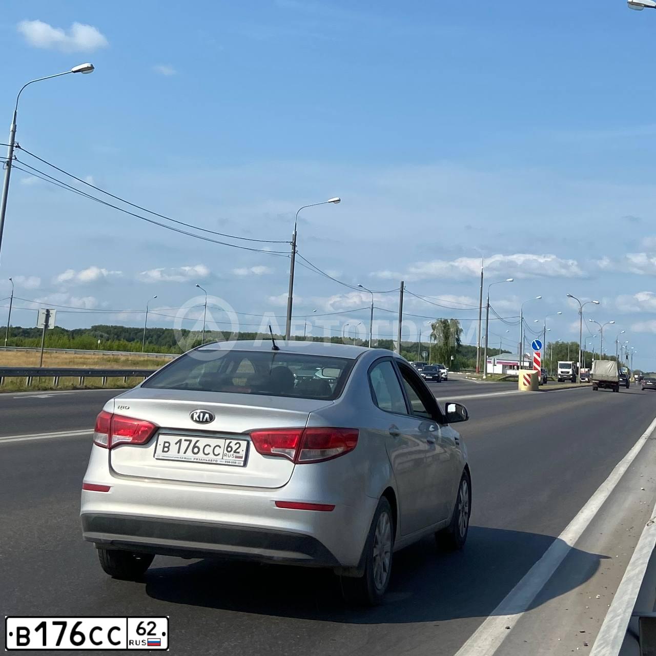 Фото автомобиля KIA RIO, 2016 — госномер В176СС62. Цвет: СЕРЕБРИСТЫЙ