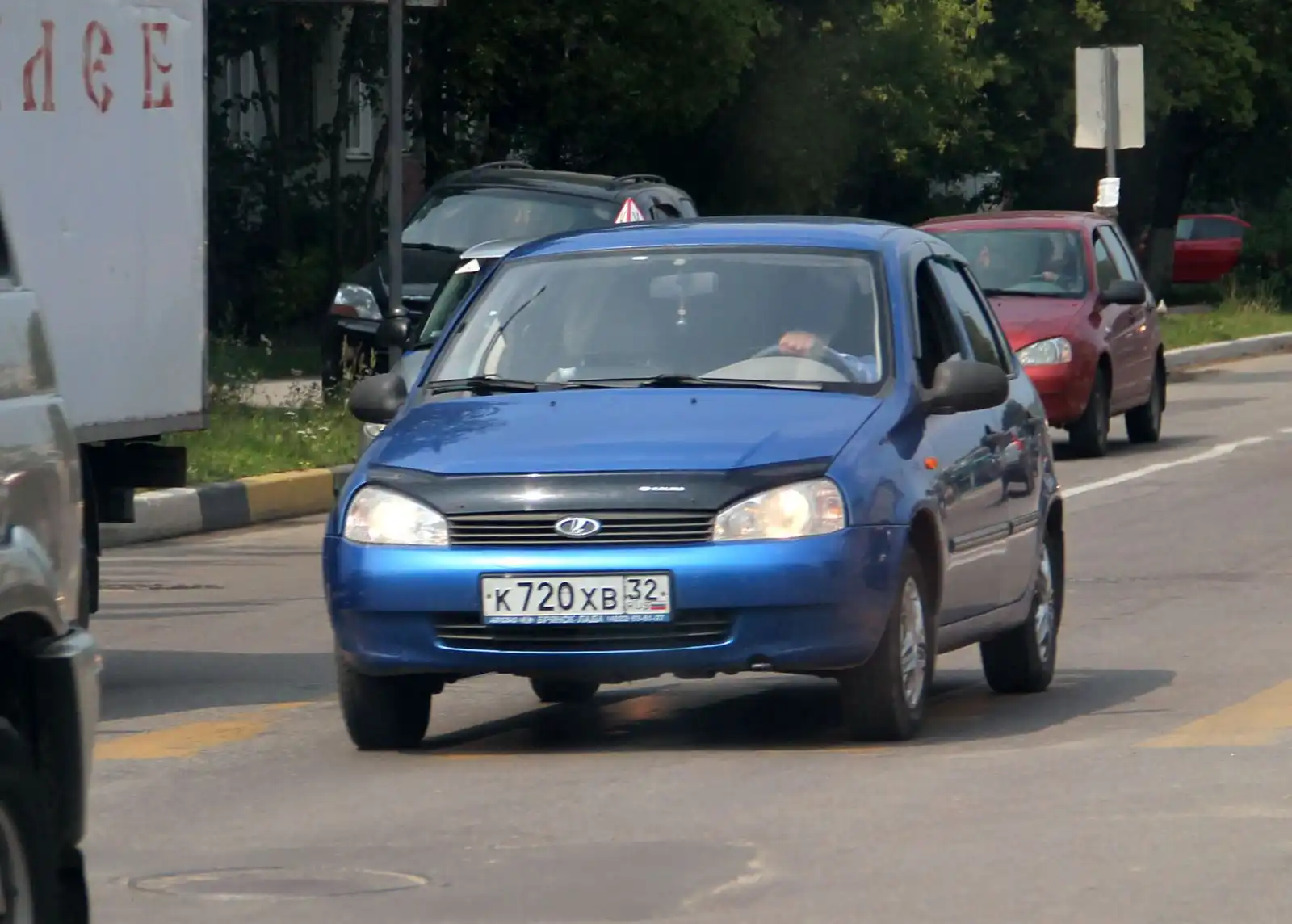Фото автомобиля LADA KALINA, 2007 — госномер Р466ТМ46. Цвет: ЯРКО-СИНИЙ