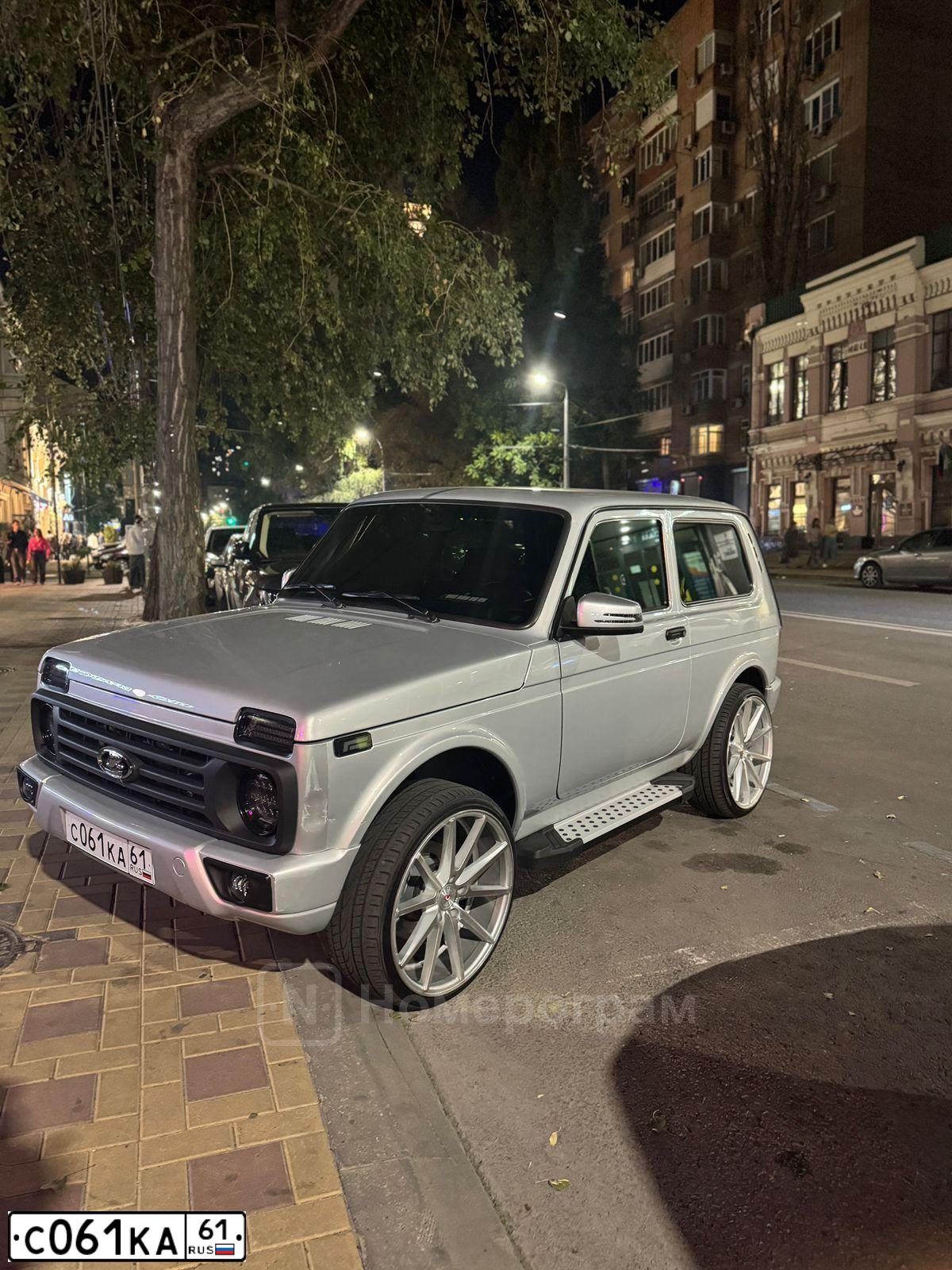Фото автомобиля LADA 2121 NIVA, 2019 — госномер Т979СС193. Цвет: СВЕТЛО-СЕРЕБРИСТЫЙ МЕТАЛЛ