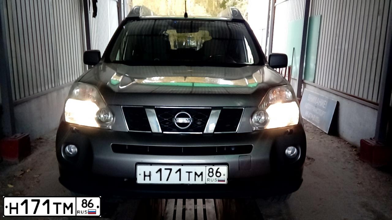 Фото автомобиля NISSAN X-TRAIL, 2008 — госномер Н171ТМ86. Цвет: СЕРЫЙ