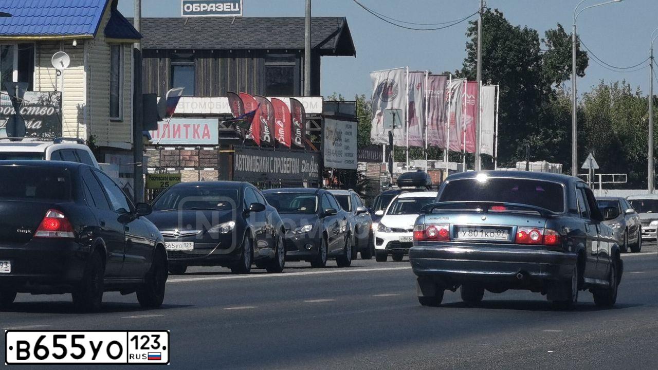 Фото автомобиля SKODA OCTAVIA, 2018 — госномер М093МК193. Цвет: ЯРКО-СИНИЙ
