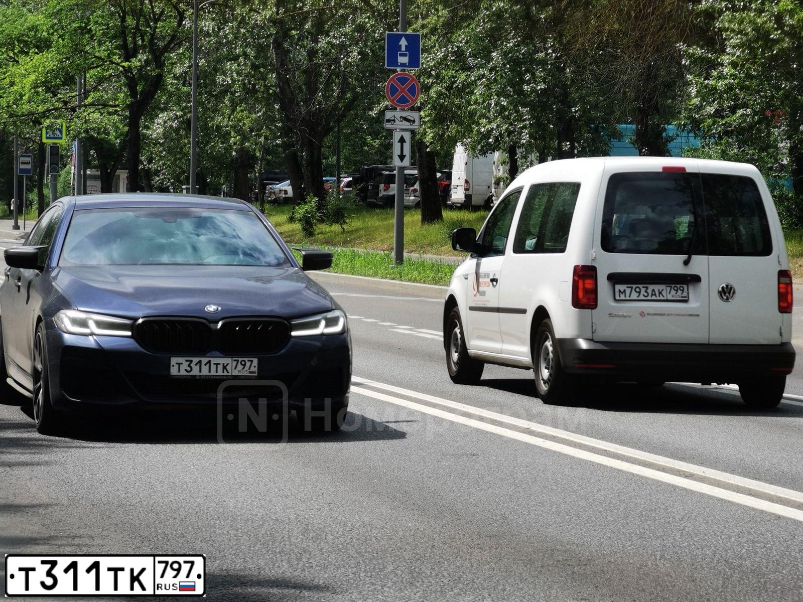 Фото автомобиля BMW SERIE 5, 2018 — госномер Т311ТК797. Цвет: синий