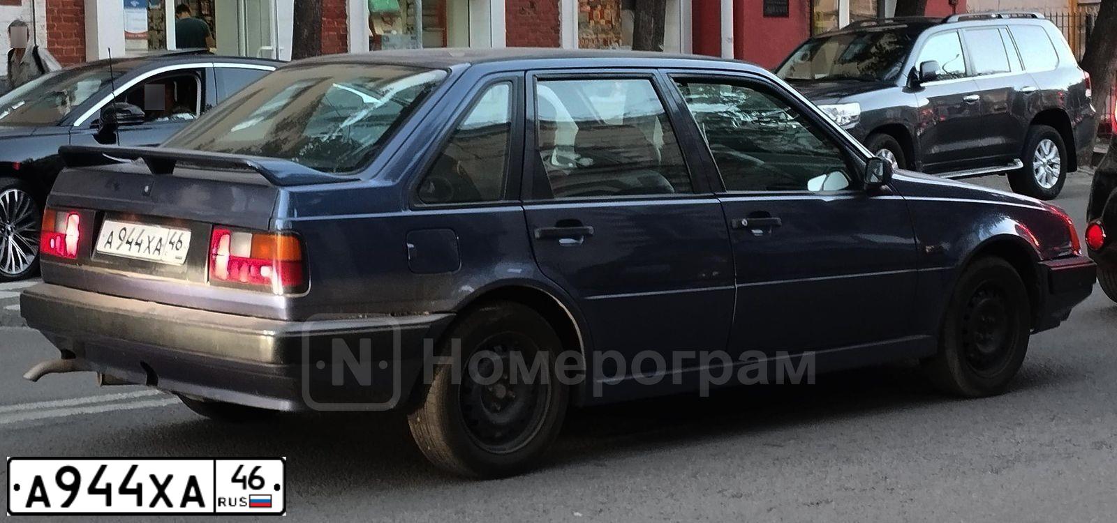 Фото автомобиля VOLVO 440, 1992 — госномер А944ХА46. Цвет: синий