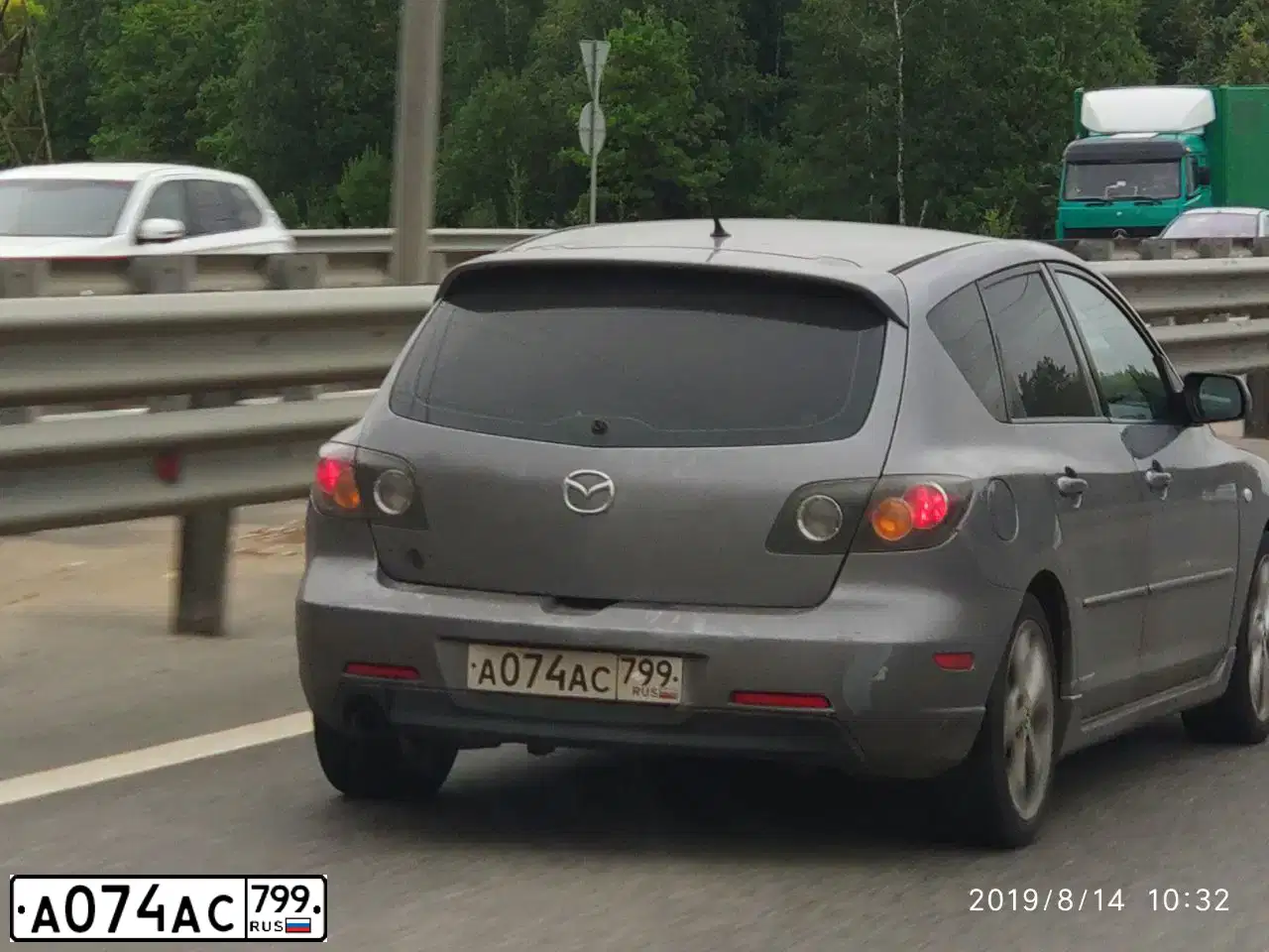 Фото автомобиля MAZDA 3, 2004 — госномер М437ЕЕ13. Цвет: СЕРЫЙ