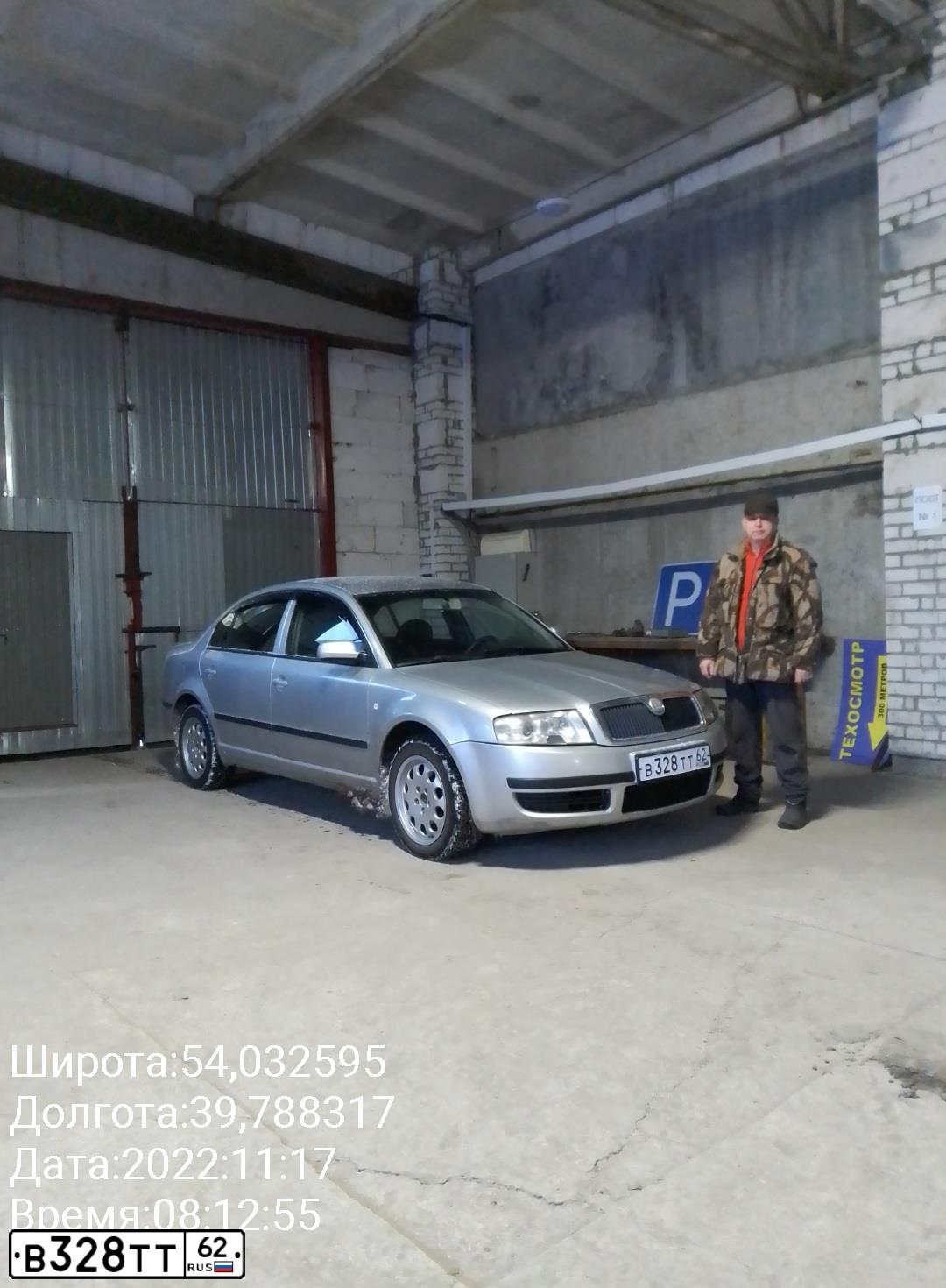 Фото автомобиля SKODA SUPERB, 2002 — госномер М650СВ28. Цвет: БЕЛЫЙ СЕРЕБРИСТЫЙ