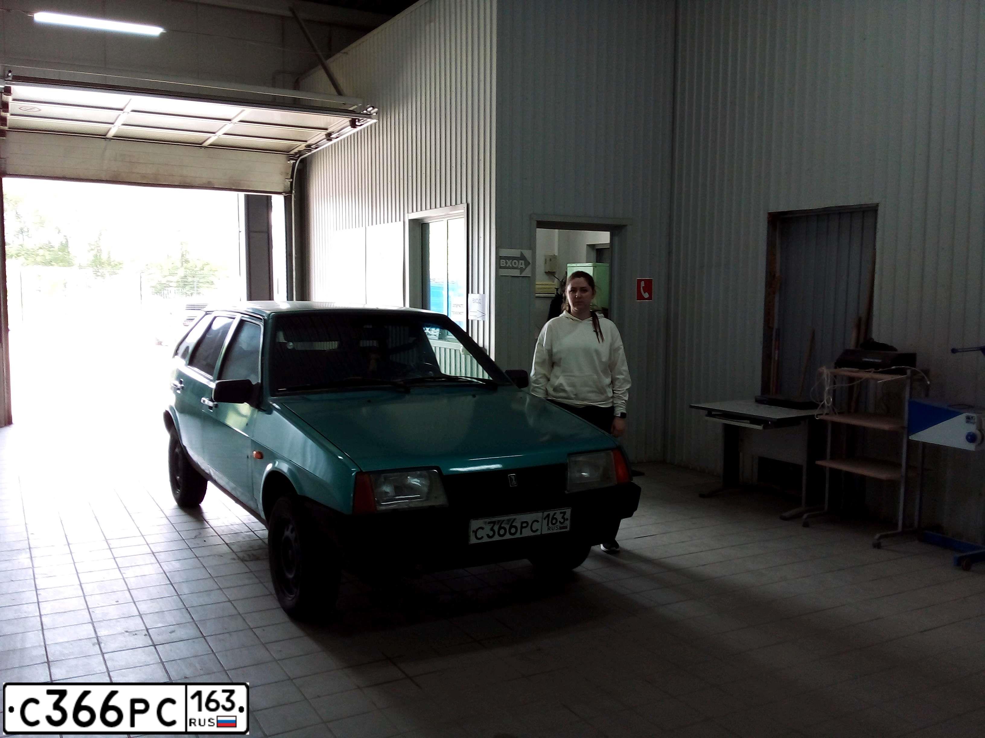 Фото автомобиля LADA 2109 SAMARA, 1999 — госномер М842СР763. Цвет: Серебристо-зелено-голубой