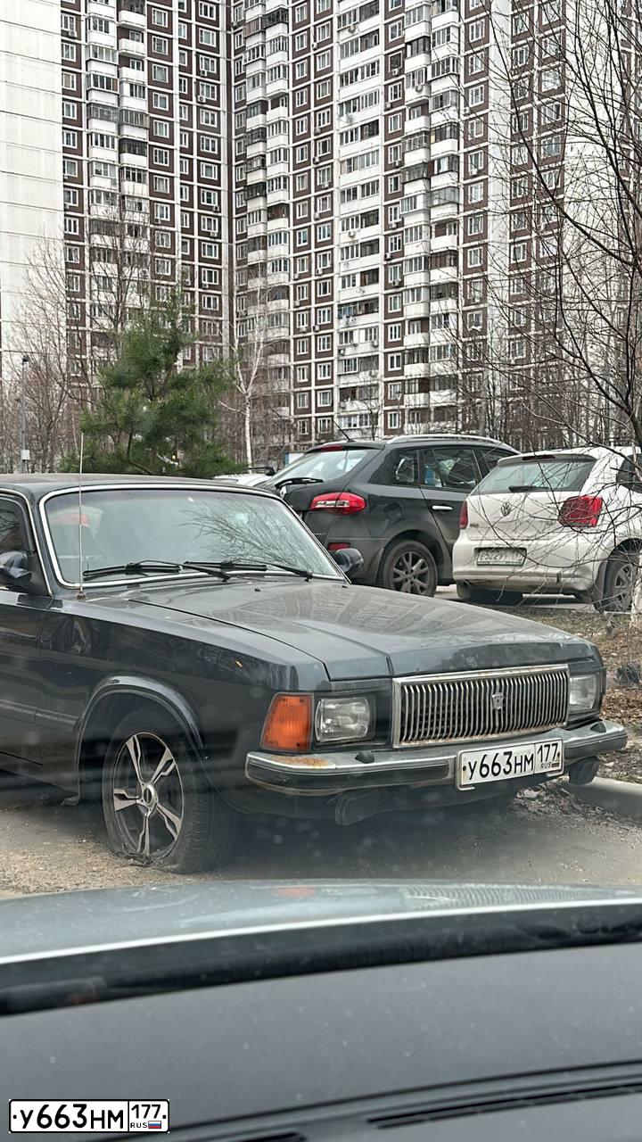 Фото автомобиля GAZ 3102 WOLGA, 2006 — госномер У663НМ177. Цвет: ЧЕРНЫЙ