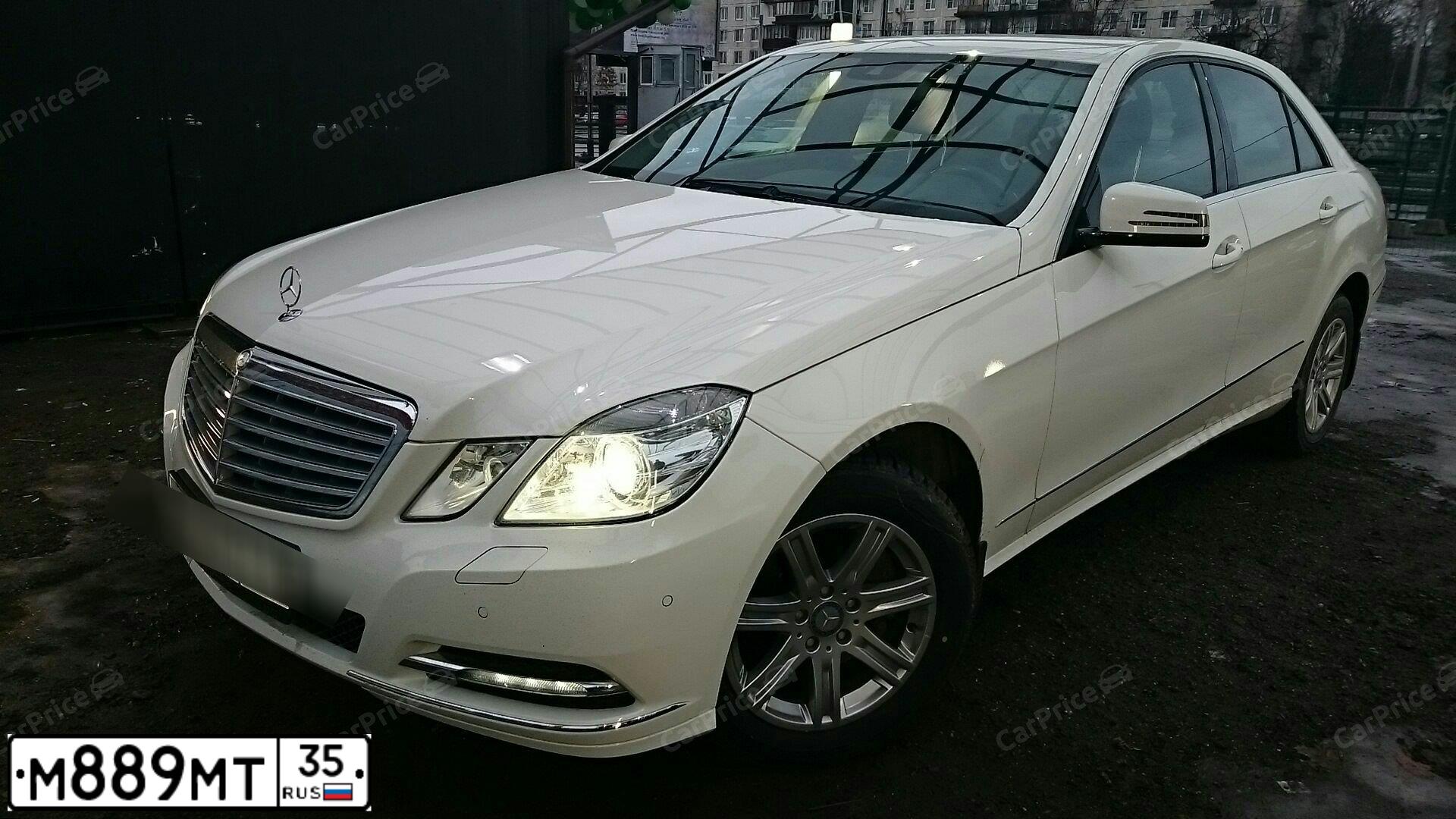 Фото автомобиля MERCEDES E-KLASSE, 2010 — госномер М889МТ35. Цвет: Белый
