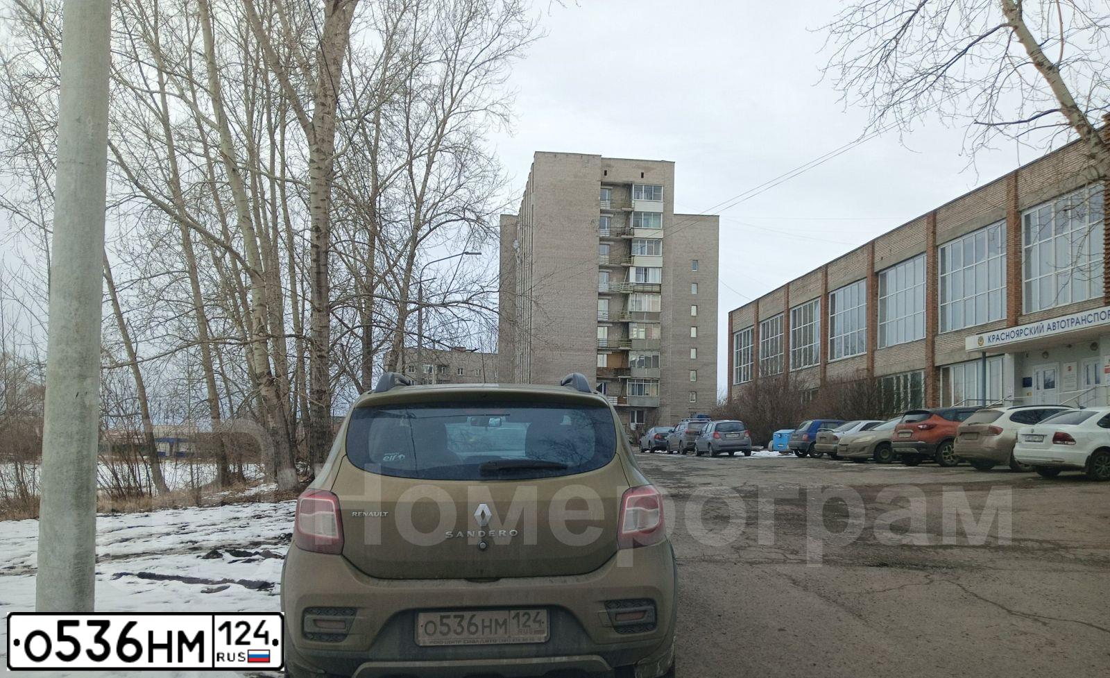 Фото автомобиля RENAULT SANDERO, 2016 — госномер О536НМ124. Цвет: ЗОЛОТИСТО-ЗЕЛЕНЫЙ